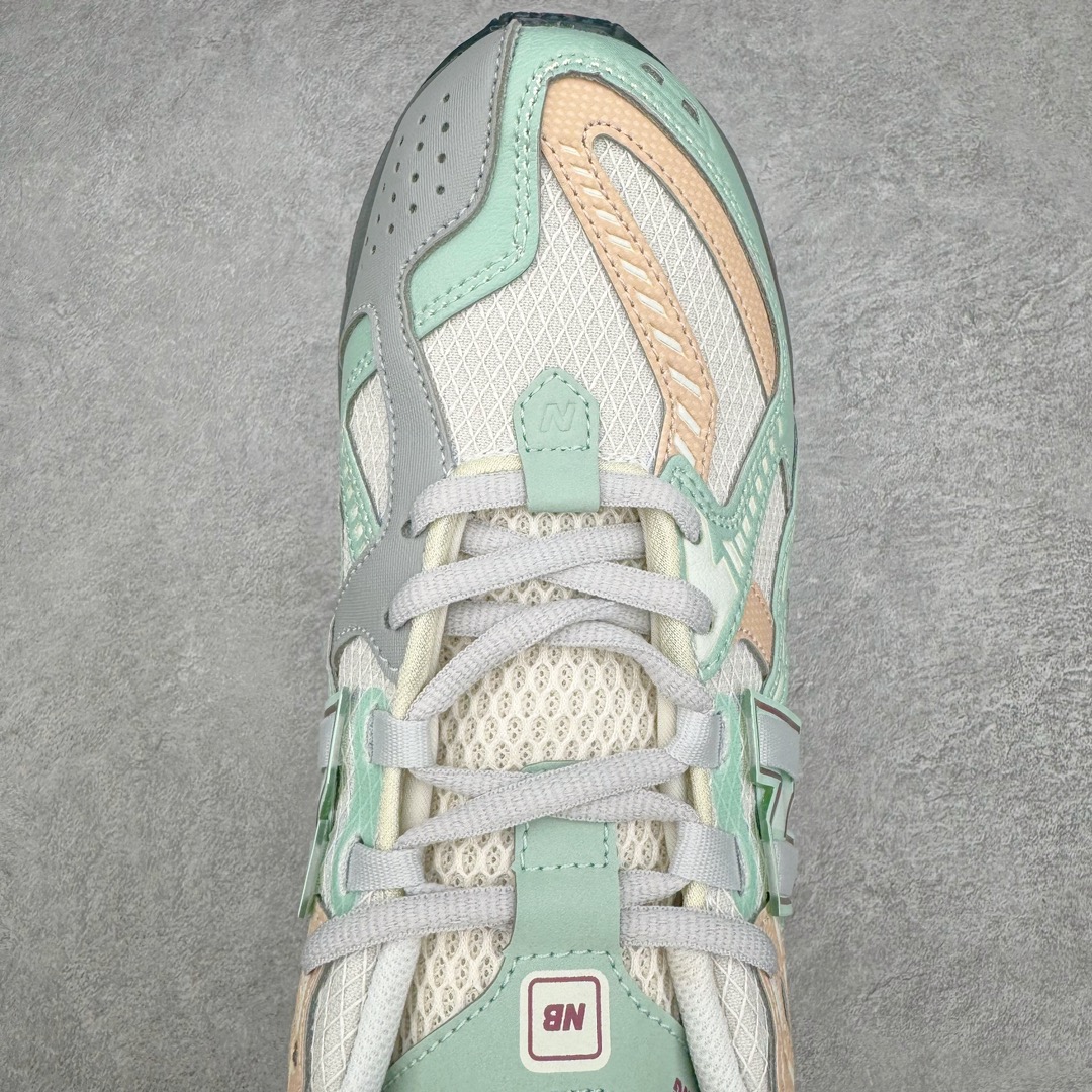 图片[4]-New Balance M1906R NB新百伦系列复古老爹风休闲运动慢跑鞋 采用轻质牛剖革拼接透气网眼衬垫织物鞋面材质 T-Beam大底提供足步弓支撑 保持步态稳定#后跟搭载外露缓震胶 鞋身整体以各种深浅不一的灰色覆盖 鞋头以淡蓝色调装饰，网眼衬垫通过不规律的色块实现做旧的美感 泛黄的鞋底更是进一步增添了复古气息 尺码：36 37 37.5 38 38.5 39.5 40 40.5 41.5 42 42.5 43 44 45-选品中心