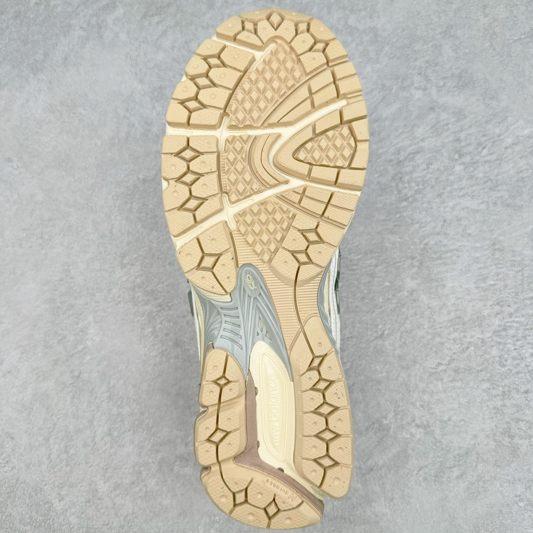 图片[9]-New Balance M1906R NB新百伦系列复古老爹风休闲运动慢跑鞋 采用轻质牛剖革拼接透气网眼衬垫织物鞋面材质 T-Beam大底提供足步弓支撑 保持步态稳定#后跟搭载外露缓震胶 鞋身整体以各种深浅不一的灰色覆盖 鞋头以淡蓝色调装饰，网眼衬垫通过不规律的色块实现做旧的美感 泛黄的鞋底更是进一步增添了复古气息 尺码：36 37 37.5 38 38.5 39.5 40 40.5 41.5 42 42.5 43 44 45-选品中心