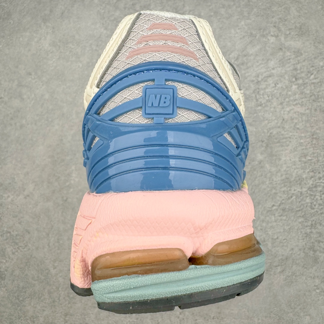 图片[8]-New Balance M1906R NB新百伦系列复古老爹风休闲运动慢跑鞋 采用轻质牛剖革拼接透气网眼衬垫织物鞋面材质 T-Beam大底提供足步弓支撑 保持步态稳定#后跟搭载外露缓震胶 鞋身整体以各种深浅不一的灰色覆盖 鞋头以淡蓝色调装饰，网眼衬垫通过不规律的色块实现做旧的美感 泛黄的鞋底更是进一步增添了复古气息 尺码：36 37 37.5 38 38.5 39.5 40 40.5 41.5 42 42.5 43 44 45-选品中心