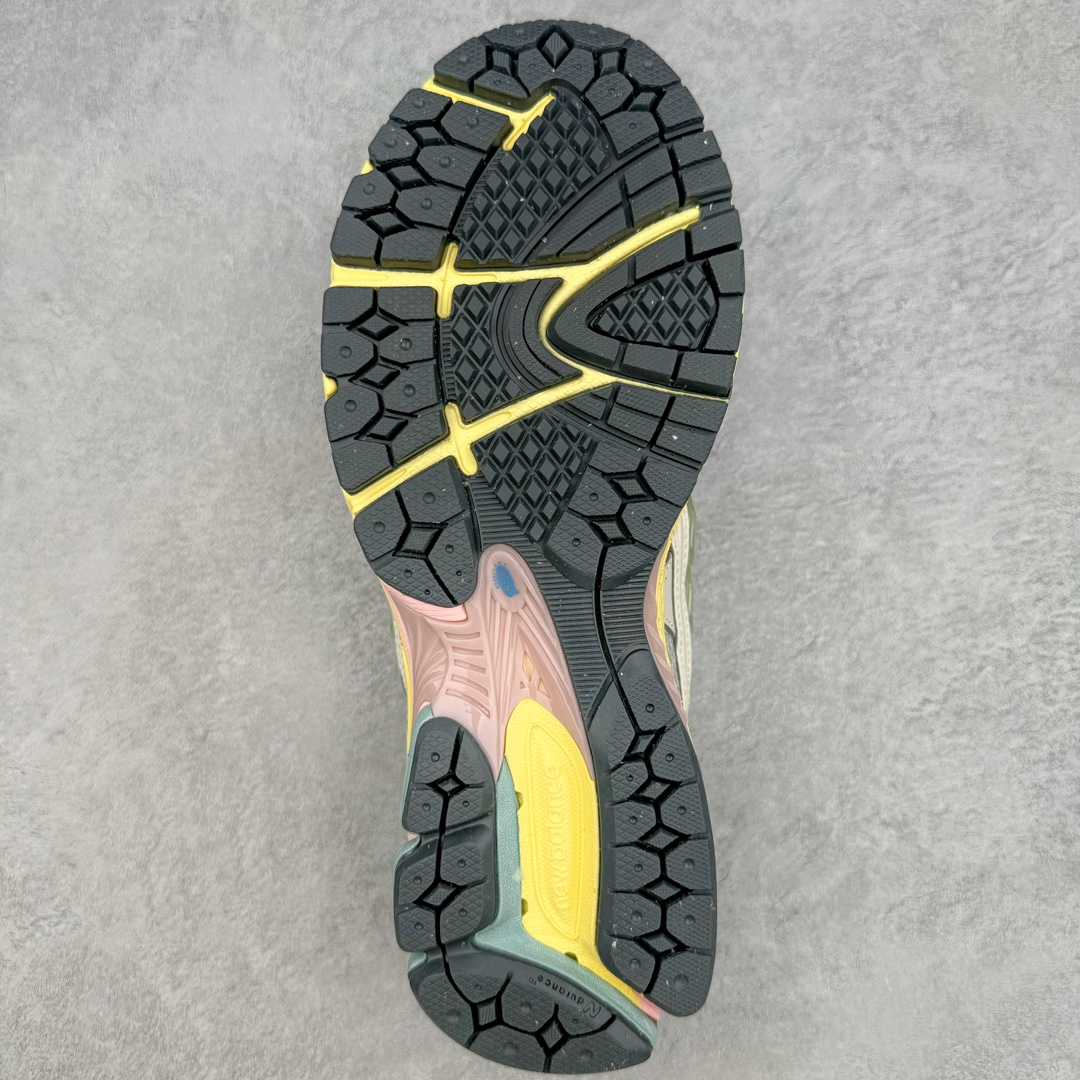 图片[9]-New Balance M1906R NB新百伦系列复古老爹风休闲运动慢跑鞋 采用轻质牛剖革拼接透气网眼衬垫织物鞋面材质 T-Beam大底提供足步弓支撑 保持步态稳定#后跟搭载外露缓震胶 鞋身整体以各种深浅不一的灰色覆盖 鞋头以淡蓝色调装饰，网眼衬垫通过不规律的色块实现做旧的美感 泛黄的鞋底更是进一步增添了复古气息 尺码：36 37 37.5 38 38.5 39.5 40 40.5 41.5 42 42.5 43 44 45-选品中心