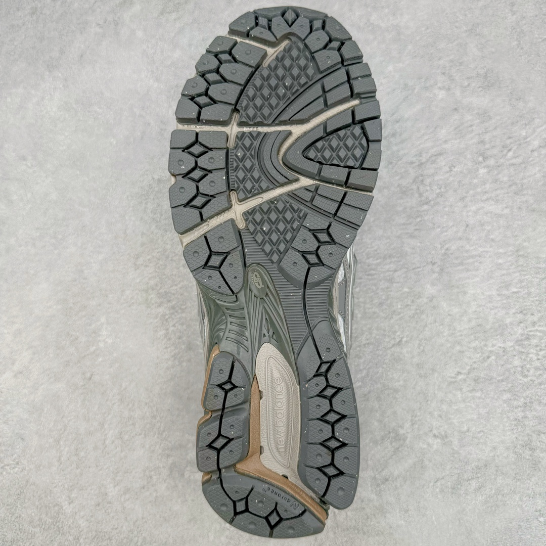 图片[9]-New Balance M1906R NB新百伦系列复古老爹风休闲运动慢跑鞋 采用轻质牛剖革拼接透气网眼衬垫织物鞋面材质 T-Beam大底提供足步弓支撑 保持步态稳定#后跟搭载外露缓震胶 鞋身整体以各种深浅不一的灰色覆盖 鞋头以淡蓝色调装饰，网眼衬垫通过不规律的色块实现做旧的美感 泛黄的鞋底更是进一步增添了复古气息 尺码：36 37 37.5 38 38.5 39.5 40 40.5 41.5 42 42.5 43 44 45-选品中心