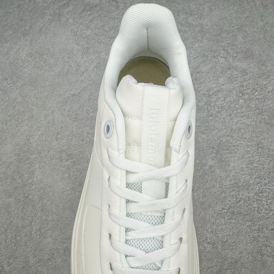 图片[5]-lululemon Cityverse 露露乐檬极简主义减震耐磨低帮生活休闲鞋 Cityverse将运动性能融入经典休闲鞋中，中底提供出色缓震，并贴合足部曲线，带来全天候的舒适感。鞋面采用两种材质拼接，且前半部分采用热熔压胶处理，无任何缝线，保留了鞋身整体性。模制泡沫的鞋垫带来上乘的脚感，在平日休闲穿着时不会磨脚，也能提供轻质软弹的效果。25年来，lululemon一直秉持“感受为先”的设计理念，并相信更好的感受带来更好的表现。此次男鞋的设计亦是如此。投入多年研究，针对男性在不同运动场景中的脚步形态设计了不同鞋履款式。同时，还进行了生物力学与形态学研究，为“他”带来更好的贴合度和感受。尺码：36 36.5 37.5 38 38.5 39 40 40.5 41 42 42.5 43 44 45-选品中心