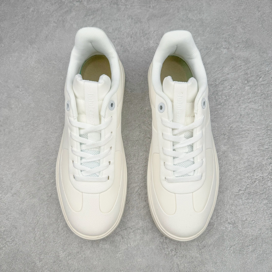 图片[2]-lululemon Cityverse 露露乐檬极简主义减震耐磨低帮生活休闲鞋 Cityverse将运动性能融入经典休闲鞋中，中底提供出色缓震，并贴合足部曲线，带来全天候的舒适感。鞋面采用两种材质拼接，且前半部分采用热熔压胶处理，无任何缝线，保留了鞋身整体性。模制泡沫的鞋垫带来上乘的脚感，在平日休闲穿着时不会磨脚，也能提供轻质软弹的效果。25年来，lululemon一直秉持“感受为先”的设计理念，并相信更好的感受带来更好的表现。此次男鞋的设计亦是如此。投入多年研究，针对男性在不同运动场景中的脚步形态设计了不同鞋履款式。同时，还进行了生物力学与形态学研究，为“他”带来更好的贴合度和感受。尺码：36 36.5 37.5 38 38.5 39 40 40.5 41 42 42.5 43 44 45-选品中心