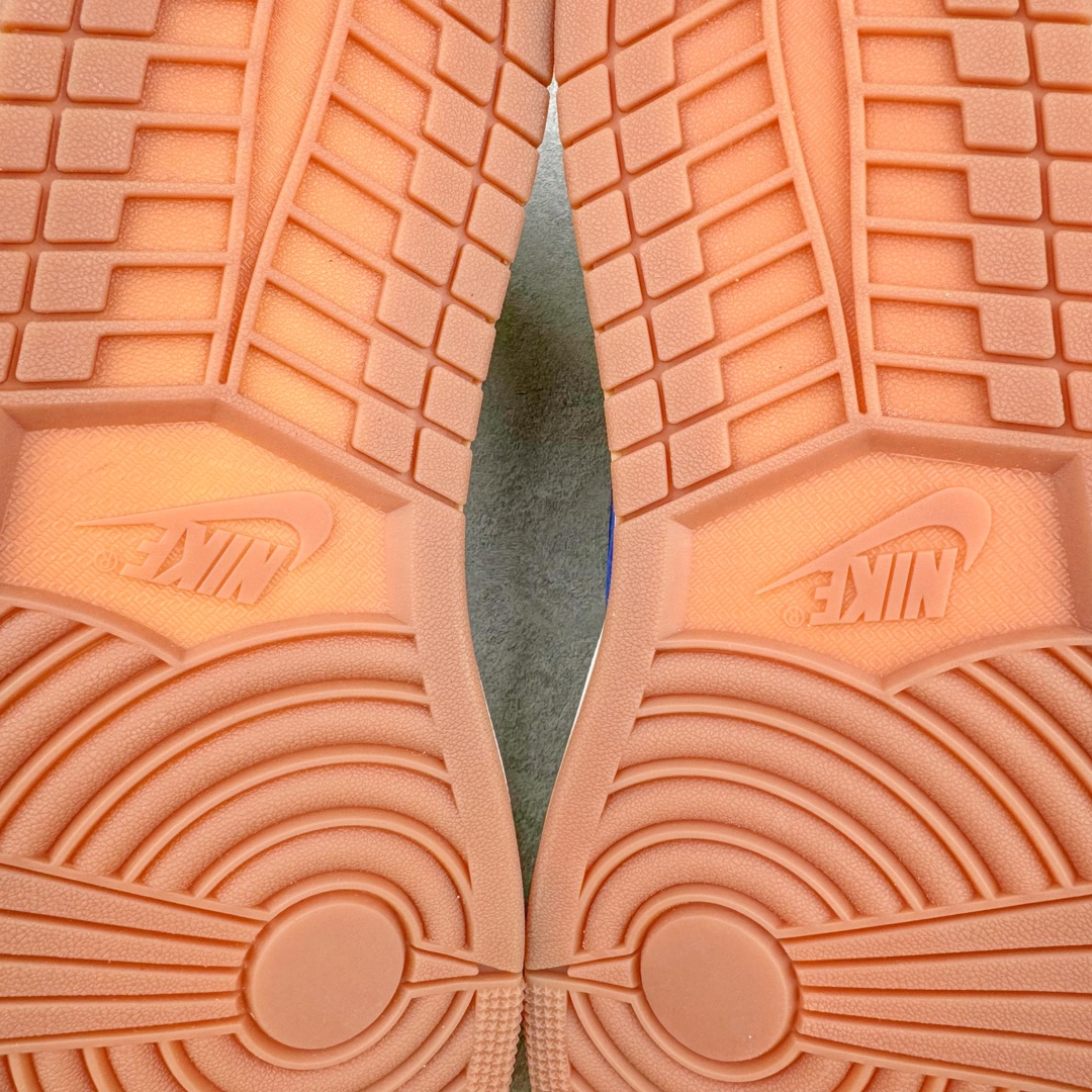 图片[20]-＃FK纯原 Travis Scott x Air Jordan AJ1 Low OG SP TS联名倒钩7.0低帮 黄蓝色 DZ4137-700 外贸高端零售特供批次 产品品控稳定性领先行业 各方面均可对飙L版 良心定价不杀猪 原厂全套原楦原纸板冲刀磨具开发 原厂皮料加持 原厂港宝加持定型后跟R度完美 同源原厂电绣 鬼脸飞翼针数密度立体效果一致 百分百一致原鞋 原厂拉帮工艺 针距密度一致 后跟弧度收口自然不对折 极致一眼正品既视感 进口玻璃冲刀皮料裁剪零毛边 全鞋电脑针车工艺 品控清洁度最高QC检验标准 免检产品 原厂订购鞋盒、鞋标、防尘纸、鞋撑、鞋带 追求极致的原厂味道 尺码：36 36.5 37.5 38 38.5 39 40 40.5 41 42 42.5 43 44 44.5 45 46 47.5 48.5-选品中心