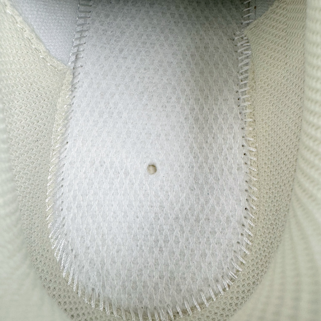 图片[10]-＃PB过验版 MLB Big Ball Chunky 复古印花老爹鞋系列低帮轻量增高厚底百搭休闲运动慢跑鞋 Korea韩国联名NY美国榄球纽约洋基队限定 目前可过轻松秒过各类鉴定 能操作的私聊 韩国代购专供 左脚内置NFC感应 区别市面贴纸假芯片 MLB专用菱形双针中底布 重点细节中底布带注胶孔 原厂NFC感应吊牌 支持鉴定 一个两位数 原盒原标 全套原楦原纸板原厂数据开发 中韩文保养标贴 绿色防霉片 平台代购专供 独家一比一RB+MD组合大底 高频后跟小人Logo精准对位立体饱满 正确网布加超迁鞋面 转印中底走线紧密 转印Logo工艺表层防刮不掉色 尺码：35 36 36.5 37.5 38 38.5 39 40 40.5 41 42 42.5 43 44 44.5 45-选品中心