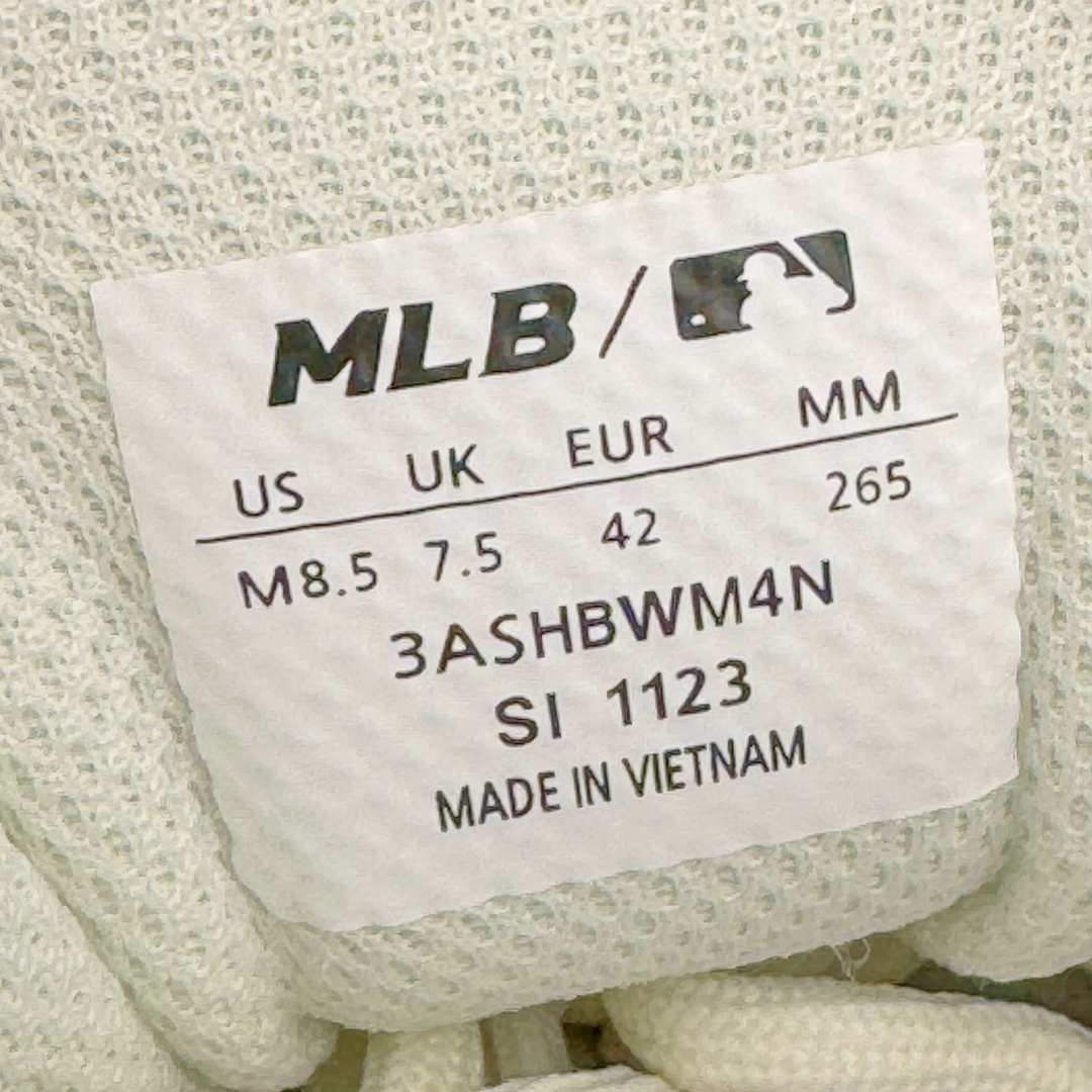 图片[18]-＃PB过验版 MLB Big Ball Chunky 复古印花老爹鞋系列低帮轻量增高厚底百搭休闲运动慢跑鞋 Korea韩国联名NY美国榄球纽约洋基队限定 目前可过轻松秒过各类鉴定 能操作的私聊 韩国代购专供 左脚内置NFC感应 区别市面贴纸假芯片 MLB专用菱形双针中底布 重点细节中底布带注胶孔 原厂NFC感应吊牌 支持鉴定 一个两位数 原盒原标 全套原楦原纸板原厂数据开发 中韩文保养标贴 绿色防霉片 平台代购专供 独家一比一RB+MD组合大底 高频后跟小人Logo精准对位立体饱满 正确网布加超迁鞋面 转印中底走线紧密 转印Logo工艺表层防刮不掉色 尺码：35 36 36.5 37.5 38 38.5 39 40 40.5 41 42 42.5 43 44 44.5 45-选品中心