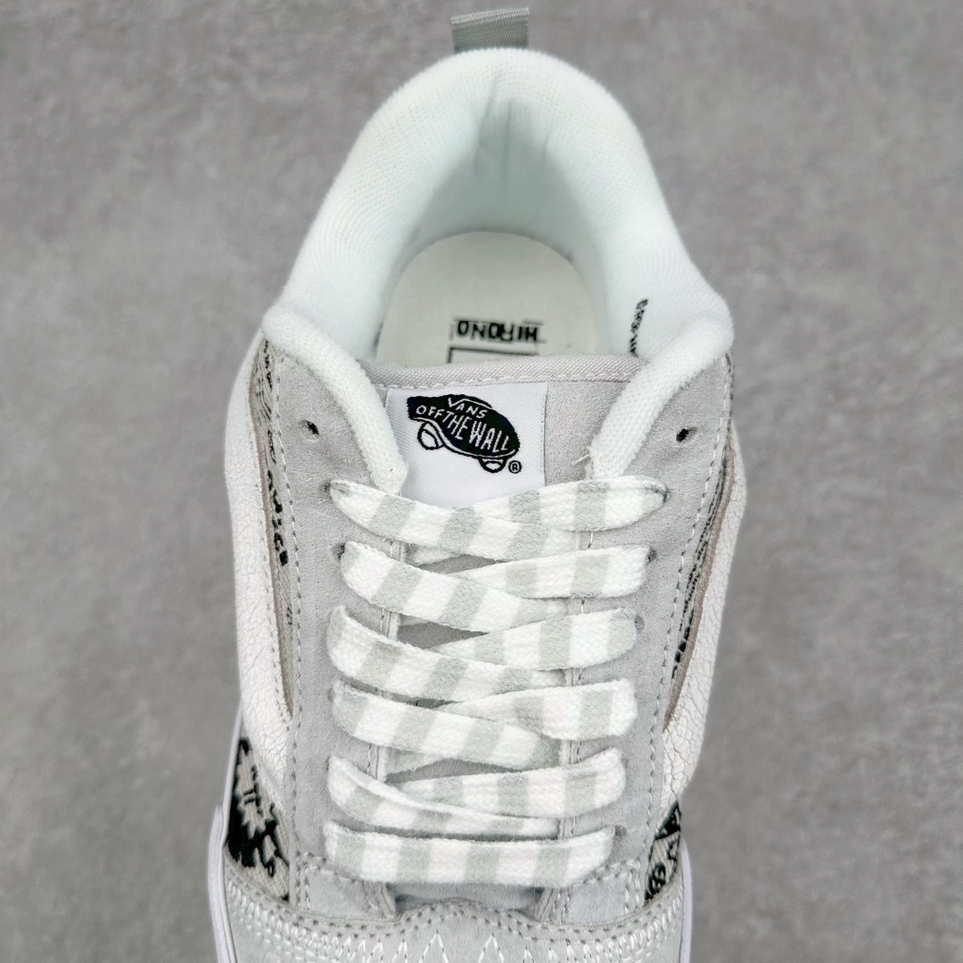 图片[5]-HIRONO x Vans Knu Skool 泡泡玛特小野联名 灰白涂鸦 此次VANS携手泡泡玛特爆款IP 太有看头了！ Vans超火的土豆鞋，复古经典，鞋头放大、包边上移加厚、鞋舌加厚。Vans Classics 经典支线土豆鞋 Knu Skool 是完美的平替版，是大众争相追捧的 “面包鞋” 尺码：35 36 36.5 37 38 38.5 39 40 40.5 41 42 42.5 43 44 45 工艺：硫化1：1（重量1：1、真标、原钢印、材质标、鞋型标、合格证）-选品中心