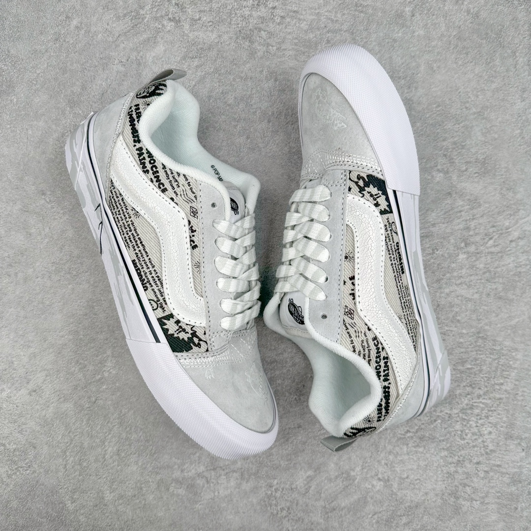 图片[3]-HIRONO x Vans Knu Skool 泡泡玛特小野联名 灰白涂鸦 此次VANS携手泡泡玛特爆款IP 太有看头了！ Vans超火的土豆鞋，复古经典，鞋头放大、包边上移加厚、鞋舌加厚。Vans Classics 经典支线土豆鞋 Knu Skool 是完美的平替版，是大众争相追捧的 “面包鞋” 尺码：35 36 36.5 37 38 38.5 39 40 40.5 41 42 42.5 43 44 45 工艺：硫化1：1（重量1：1、真标、原钢印、材质标、鞋型标、合格证）-选品中心