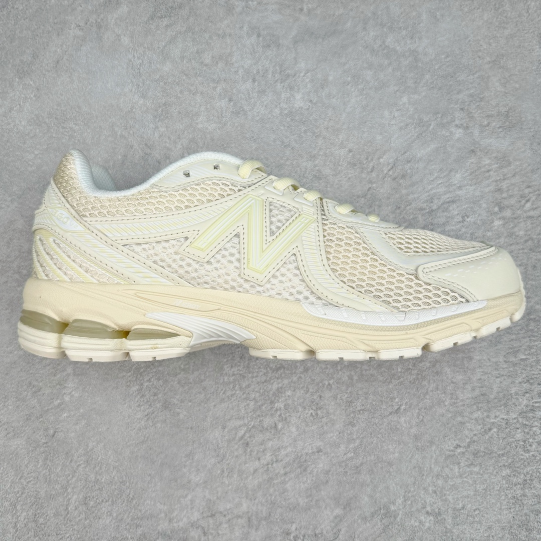 New Balance ML860 NB新百伦系列经典复古老爹风休闲运动慢跑鞋 860 是New Balance 著名的复古跑鞋型号，其heyday 需追溯至90 年代初期。最近，New Balance 回顾历史，以复兴860 为目标，推出这款经典跑鞋的全新升级版860 V2 ，而英国球鞋名所Footpatrol 也为这双新生款型打造一辑特别型录。新版本将N-ergy 与Acteva Lite 技术巧妙融合，其中前者可吸收冲击力，具优越减震性与弹性，而后者则使860 V2 保持轻巧、光滑的外观轮廓。球鞋采用开放式网眼制成，并附带恰到好处的金属饰面，亦为传统运动鞋带去更浓郁的现代气息。860 V2 在具备专业跑步鞋韧性的同时，也拥有围绕生活方式哲学而诞生的时髦感，不仅能够匹配日常风格，还适合用以塑造urban style，各位city boy 不要错过了。尺码：35 36 37 37.5 38 38.5 39.5 40 40.5 41 42 42.5 43 44-选品中心