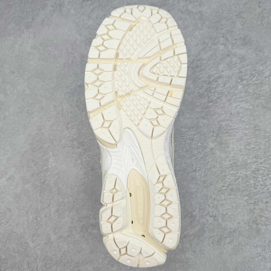 图片[9]-New Balance ML860 NB新百伦系列经典复古老爹风休闲运动慢跑鞋 860 是New Balance 著名的复古跑鞋型号，其heyday 需追溯至90 年代初期。最近，New Balance 回顾历史，以复兴860 为目标，推出这款经典跑鞋的全新升级版860 V2 ，而英国球鞋名所Footpatrol 也为这双新生款型打造一辑特别型录。新版本将N-ergy 与Acteva Lite 技术巧妙融合，其中前者可吸收冲击力，具优越减震性与弹性，而后者则使860 V2 保持轻巧、光滑的外观轮廓。球鞋采用开放式网眼制成，并附带恰到好处的金属饰面，亦为传统运动鞋带去更浓郁的现代气息。860 V2 在具备专业跑步鞋韧性的同时，也拥有围绕生活方式哲学而诞生的时髦感，不仅能够匹配日常风格，还适合用以塑造urban style，各位city boy 不要错过了。尺码：35 36 37 37.5 38 38.5 39.5 40 40.5 41 42 42.5 43 44-选品中心