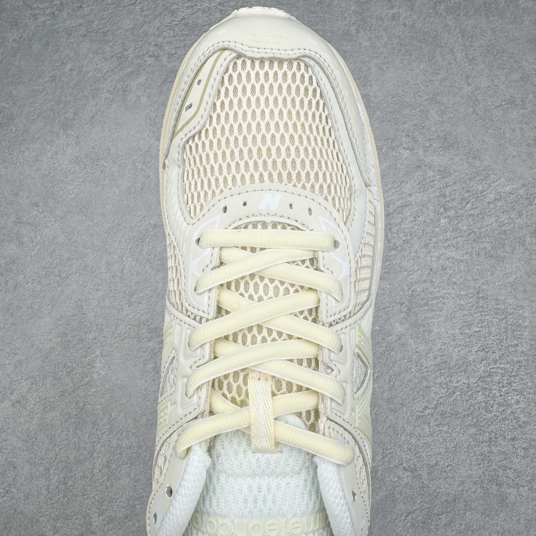 图片[4]-New Balance ML860 NB新百伦系列经典复古老爹风休闲运动慢跑鞋 860 是New Balance 著名的复古跑鞋型号，其heyday 需追溯至90 年代初期。最近，New Balance 回顾历史，以复兴860 为目标，推出这款经典跑鞋的全新升级版860 V2 ，而英国球鞋名所Footpatrol 也为这双新生款型打造一辑特别型录。新版本将N-ergy 与Acteva Lite 技术巧妙融合，其中前者可吸收冲击力，具优越减震性与弹性，而后者则使860 V2 保持轻巧、光滑的外观轮廓。球鞋采用开放式网眼制成，并附带恰到好处的金属饰面，亦为传统运动鞋带去更浓郁的现代气息。860 V2 在具备专业跑步鞋韧性的同时，也拥有围绕生活方式哲学而诞生的时髦感，不仅能够匹配日常风格，还适合用以塑造urban style，各位city boy 不要错过了。尺码：35 36 37 37.5 38 38.5 39.5 40 40.5 41 42 42.5 43 44-选品中心