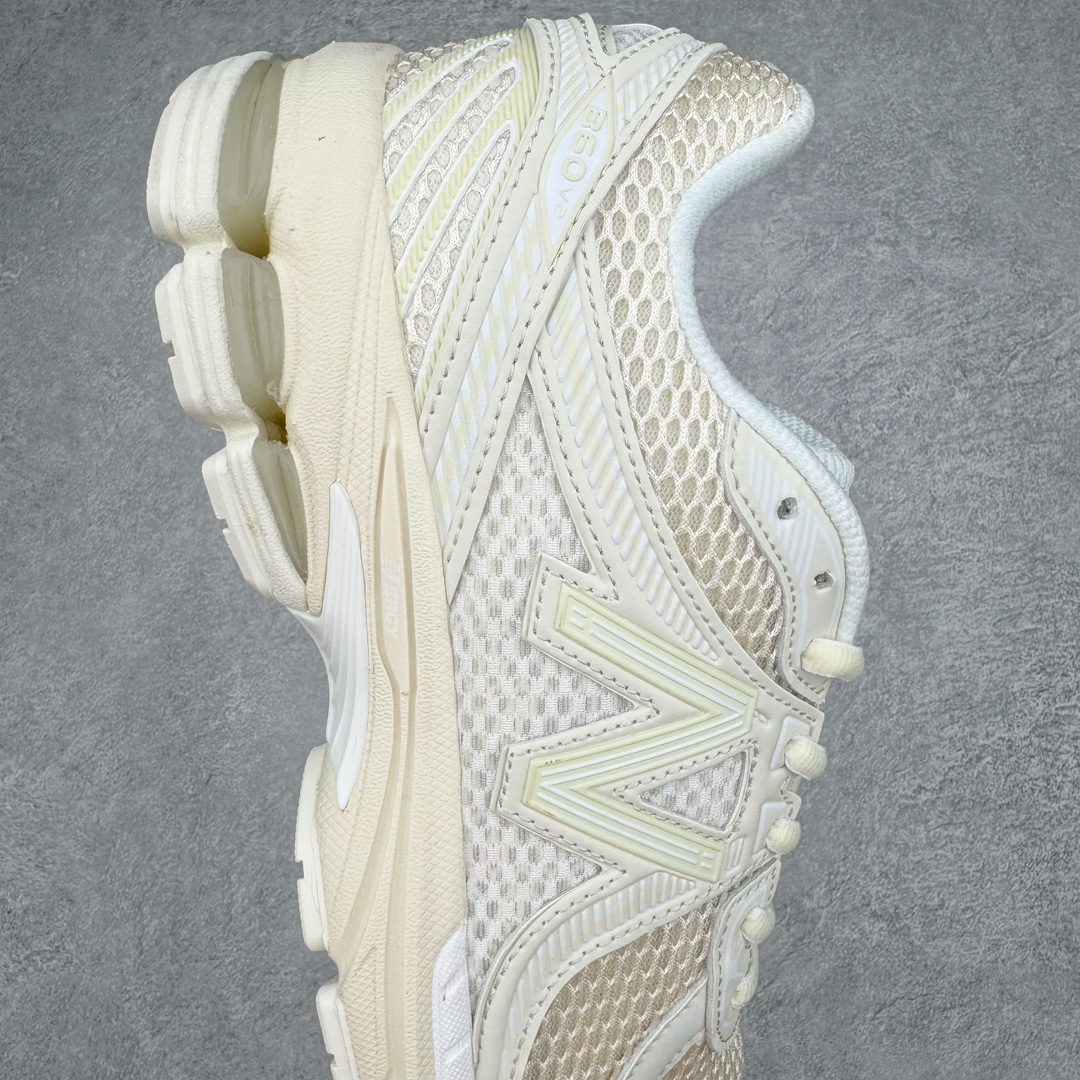 图片[6]-New Balance ML860 NB新百伦系列经典复古老爹风休闲运动慢跑鞋 860 是New Balance 著名的复古跑鞋型号，其heyday 需追溯至90 年代初期。最近，New Balance 回顾历史，以复兴860 为目标，推出这款经典跑鞋的全新升级版860 V2 ，而英国球鞋名所Footpatrol 也为这双新生款型打造一辑特别型录。新版本将N-ergy 与Acteva Lite 技术巧妙融合，其中前者可吸收冲击力，具优越减震性与弹性，而后者则使860 V2 保持轻巧、光滑的外观轮廓。球鞋采用开放式网眼制成，并附带恰到好处的金属饰面，亦为传统运动鞋带去更浓郁的现代气息。860 V2 在具备专业跑步鞋韧性的同时，也拥有围绕生活方式哲学而诞生的时髦感，不仅能够匹配日常风格，还适合用以塑造urban style，各位city boy 不要错过了。尺码：35 36 37 37.5 38 38.5 39.5 40 40.5 41 42 42.5 43 44-选品中心