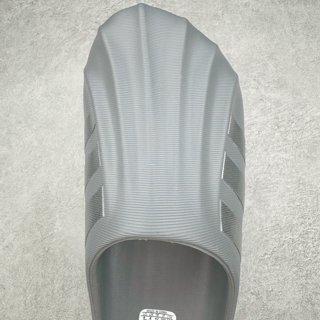 图片[4]-＃DC纯原 AD AdiFOM Superstar MULE 贝壳头版一脚蹬半拖鸭掌鞋拖鞋 灰银 IE0752 重金购入原鞋及原档案磨具生产指令开发 鞋头部位凹凸有致 横向大面积波浪纹理 后跟Logo 凹凸明显 轮廓分明 描漆定位精准 公整无偏差不溢出 LOGO内侧钢印清晰工整 原厂磨具全鞋无多余毛边 同源公司EVA粒子环保塑料 原厂指令配方 无任何异味 弹性卡色均保持原鞋一致 匠心打造 鞋口弧度大小 鞋面色泽质感同步原鞋 LOGO内侧钢印清晰工整 中底部分带原厂钢印编号 原厂Ortholite欧斯莱鞋垫 区别掉渣海玻璃鞋垫 吸汗防臭的效果无法相提并论 原厂定制原标 同比ZP 符合人体设计 产品基于标志性 Superstar 鞋款轮廓的同时 利用可再生的甘蔗加工物材料制成一体式泡沫鞋身 无鞋带设计更加方便穿脱 点睛之笔在于标志性的三道杠出现在鞋子的两侧 鞋跟贴片上饰有品牌标志性的三叶草压花 正常尺码 尺码：36 37 38 39 40 41 42 43 44 45-选品中心