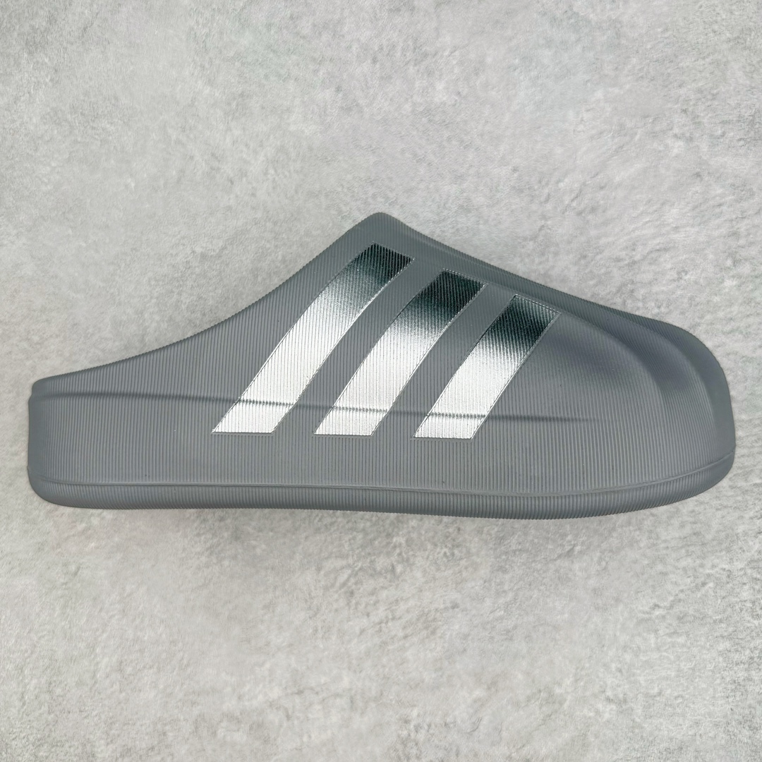 ＃DC纯原 AD AdiFOM Superstar MULE 贝壳头版一脚蹬半拖鸭掌鞋拖鞋 灰银 IE0752 重金购入原鞋及原档案磨具生产指令开发 鞋头部位凹凸有致 横向大面积波浪纹理 后跟Logo 凹凸明显 轮廓分明 描漆定位精准 公整无偏差不溢出 LOGO内侧钢印清晰工整 原厂磨具全鞋无多余毛边 同源公司EVA粒子环保塑料 原厂指令配方 无任何异味 弹性卡色均保持原鞋一致 匠心打造 鞋口弧度大小 鞋面色泽质感同步原鞋 LOGO内侧钢印清晰工整 中底部分带原厂钢印编号 原厂Ortholite欧斯莱鞋垫 区别掉渣海玻璃鞋垫 吸汗防臭的效果无法相提并论 原厂定制原标 同比ZP 符合人体设计 产品基于标志性 Superstar 鞋款轮廓的同时 利用可再生的甘蔗加工物材料制成一体式泡沫鞋身 无鞋带设计更加方便穿脱 点睛之笔在于标志性的三道杠出现在鞋子的两侧 鞋跟贴片上饰有品牌标志性的三叶草压花 正常尺码 尺码：36 37 38 39 40 41 42 43 44 45-选品中心