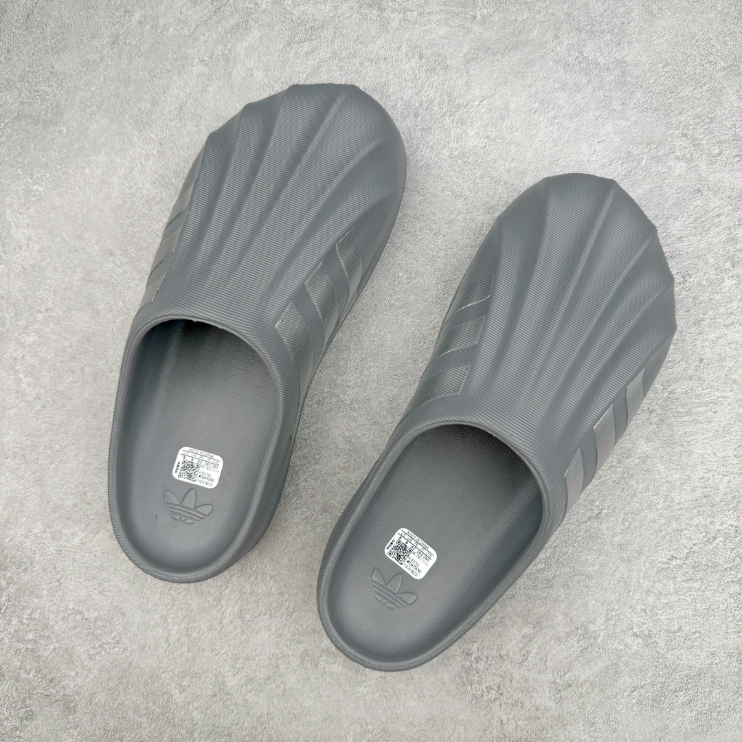 图片[3]-＃DC纯原 AD AdiFOM Superstar MULE 贝壳头版一脚蹬半拖鸭掌鞋拖鞋 灰银 IE0752 重金购入原鞋及原档案磨具生产指令开发 鞋头部位凹凸有致 横向大面积波浪纹理 后跟Logo 凹凸明显 轮廓分明 描漆定位精准 公整无偏差不溢出 LOGO内侧钢印清晰工整 原厂磨具全鞋无多余毛边 同源公司EVA粒子环保塑料 原厂指令配方 无任何异味 弹性卡色均保持原鞋一致 匠心打造 鞋口弧度大小 鞋面色泽质感同步原鞋 LOGO内侧钢印清晰工整 中底部分带原厂钢印编号 原厂Ortholite欧斯莱鞋垫 区别掉渣海玻璃鞋垫 吸汗防臭的效果无法相提并论 原厂定制原标 同比ZP 符合人体设计 产品基于标志性 Superstar 鞋款轮廓的同时 利用可再生的甘蔗加工物材料制成一体式泡沫鞋身 无鞋带设计更加方便穿脱 点睛之笔在于标志性的三道杠出现在鞋子的两侧 鞋跟贴片上饰有品牌标志性的三叶草压花 正常尺码 尺码：36 37 38 39 40 41 42 43 44 45-选品中心