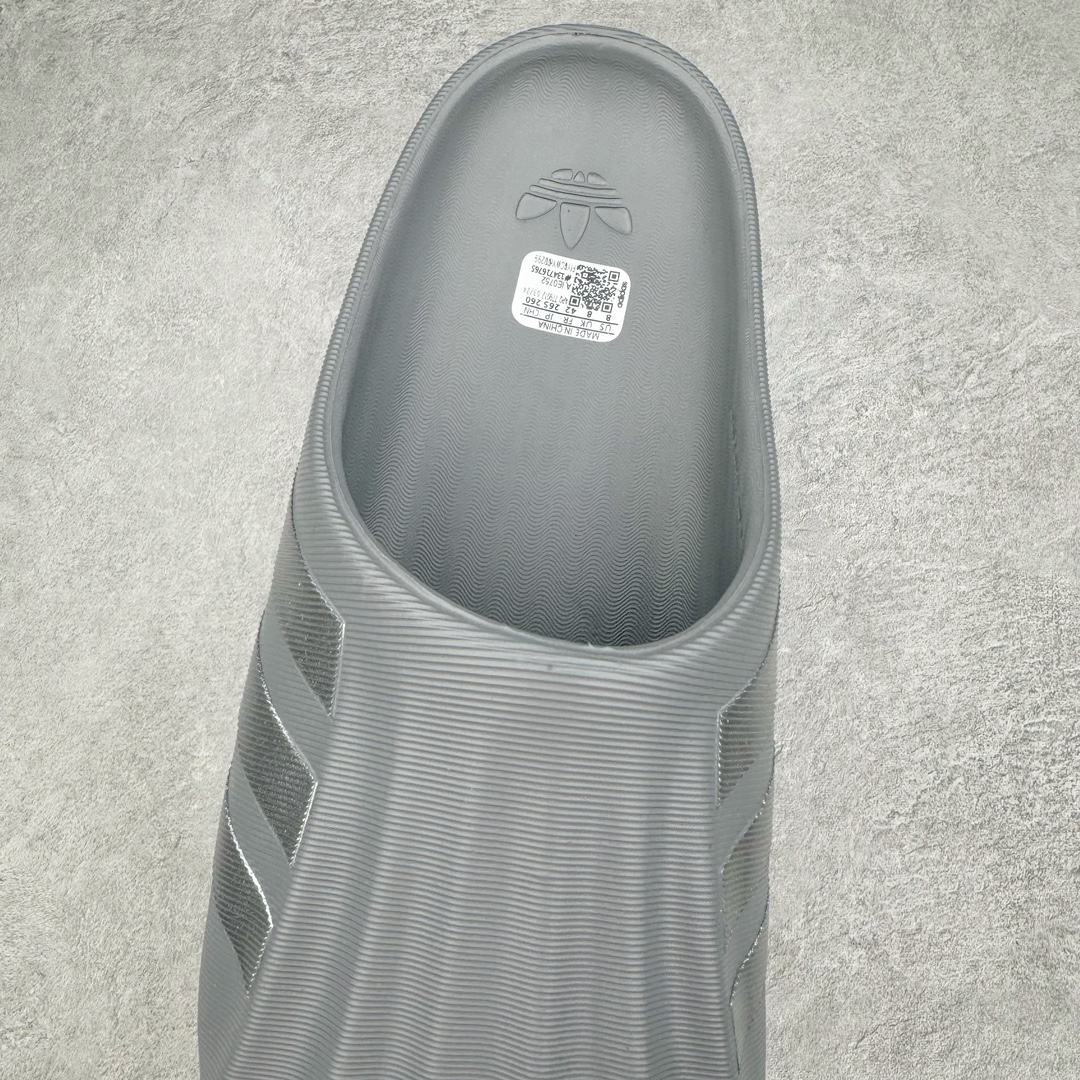图片[5]-＃DC纯原 AD AdiFOM Superstar MULE 贝壳头版一脚蹬半拖鸭掌鞋拖鞋 灰银 IE0752 重金购入原鞋及原档案磨具生产指令开发 鞋头部位凹凸有致 横向大面积波浪纹理 后跟Logo 凹凸明显 轮廓分明 描漆定位精准 公整无偏差不溢出 LOGO内侧钢印清晰工整 原厂磨具全鞋无多余毛边 同源公司EVA粒子环保塑料 原厂指令配方 无任何异味 弹性卡色均保持原鞋一致 匠心打造 鞋口弧度大小 鞋面色泽质感同步原鞋 LOGO内侧钢印清晰工整 中底部分带原厂钢印编号 原厂Ortholite欧斯莱鞋垫 区别掉渣海玻璃鞋垫 吸汗防臭的效果无法相提并论 原厂定制原标 同比ZP 符合人体设计 产品基于标志性 Superstar 鞋款轮廓的同时 利用可再生的甘蔗加工物材料制成一体式泡沫鞋身 无鞋带设计更加方便穿脱 点睛之笔在于标志性的三道杠出现在鞋子的两侧 鞋跟贴片上饰有品牌标志性的三叶草压花 正常尺码 尺码：36 37 38 39 40 41 42 43 44 45-选品中心