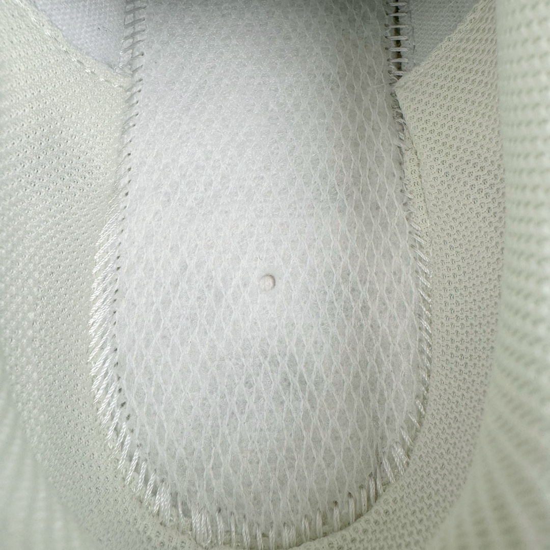 图片[10]-＃PB过验版 MLB Big Ball Chunky 复古印花老爹鞋系列低帮轻量增高厚底百搭休闲运动慢跑鞋 Korea韩国联名NY美国榄球纽约洋基队限定 目前可过轻松秒过各类鉴定 能操作的私聊 韩国代购专供 左脚内置NFC感应 区别市面贴纸假芯片 MLB专用菱形双针中底布 重点细节中底布带注胶孔 原厂NFC感应吊牌 支持鉴定 一个两位数 原盒原标 全套原楦原纸板原厂数据开发 中韩文保养标贴 绿色防霉片 平台代购专供 独家一比一RB+MD组合大底 高频后跟小人Logo精准对位立体饱满 正确网布加超迁鞋面 转印中底走线紧密 转印Logo工艺表层防刮不掉色 尺码：35 36 36.5 37.5 38 38.5 39 40 40.5 41 42 42.5 43 44 44.5 45-选品中心