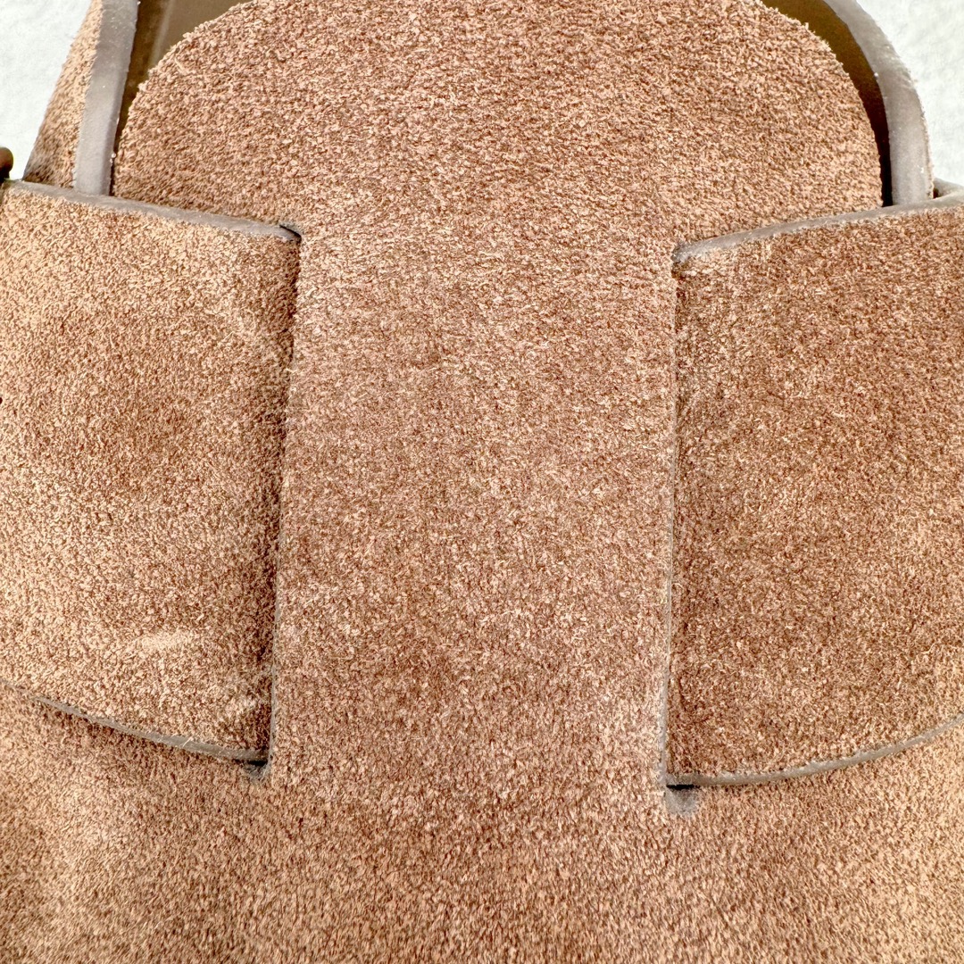 图片[13]-＃GD广顶 BALENCIAGA Sunday Mules 巴黎世家包头五指鞋 灵感正是源自于勃肯最具标志性的鞋款 Boston 无论是圆润的包头设计 还是脚背的搭扣 这些标志性元素均得以保留 只是鞋头被魔改为 BALENCIAGA 近两年颇具辨识度的五指轮廓 极具致敬玩味 或许是因为外观与原版过于相似 再加上 BALENCIAGA 的独特审美风格加持 Sunday Mule 无疑是将勃肯鞋的热度提升了一个层次 尺码：35 36 37 38 39 40 41 42 43 44 45-选品中心