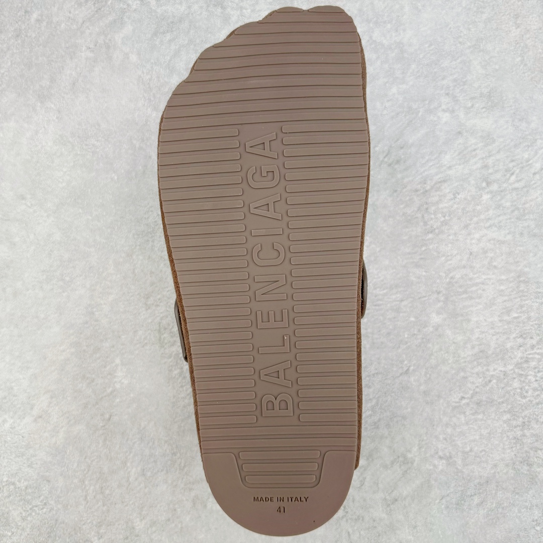 图片[9]-＃GD广顶 BALENCIAGA Sunday Mules 巴黎世家包头五指鞋 灵感正是源自于勃肯最具标志性的鞋款 Boston 无论是圆润的包头设计 还是脚背的搭扣 这些标志性元素均得以保留 只是鞋头被魔改为 BALENCIAGA 近两年颇具辨识度的五指轮廓 极具致敬玩味 或许是因为外观与原版过于相似 再加上 BALENCIAGA 的独特审美风格加持 Sunday Mule 无疑是将勃肯鞋的热度提升了一个层次 尺码：35 36 37 38 39 40 41 42 43 44 45-选品中心
