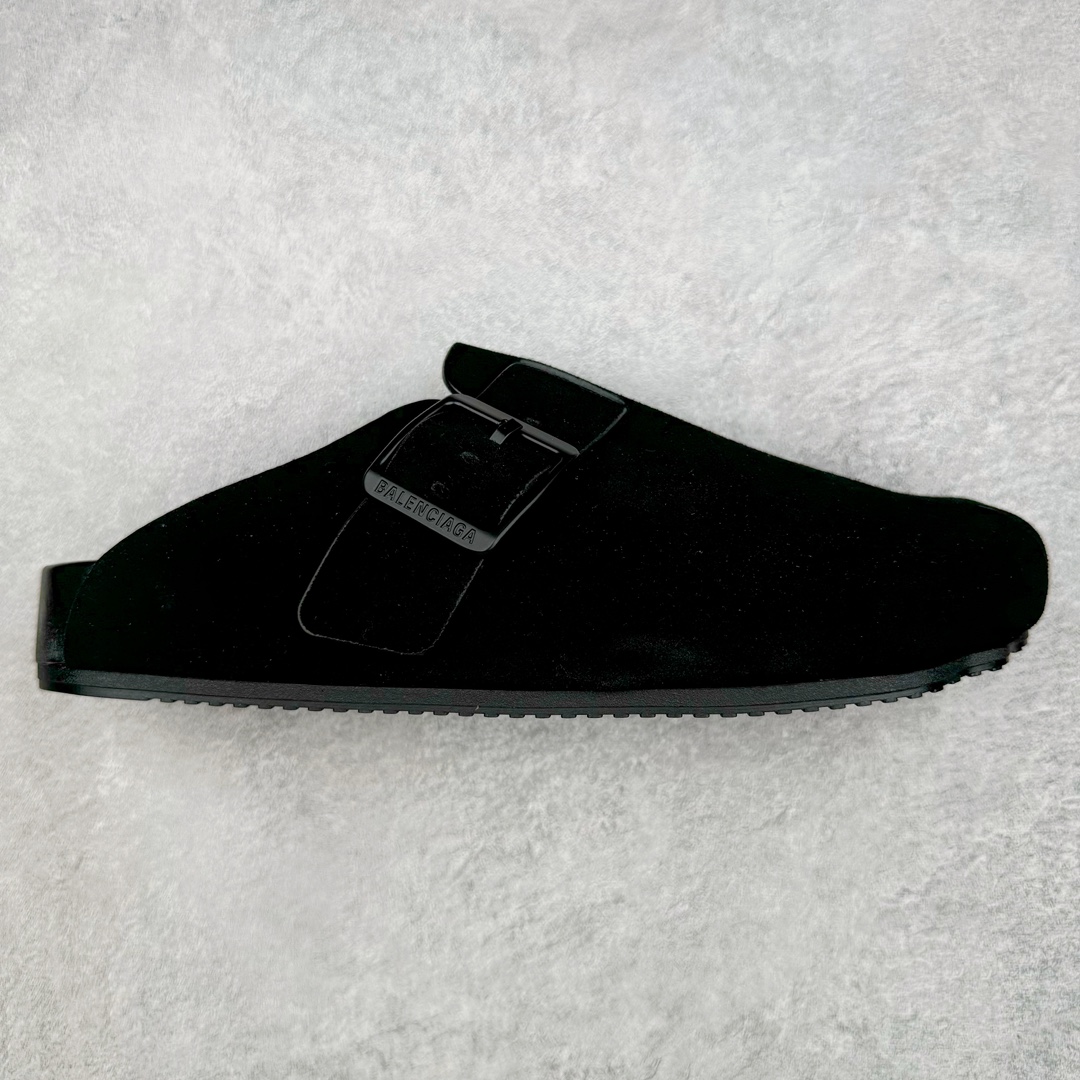 ＃GD广顶 BALENCIAGA Sunday Mules 巴黎世家包头五指鞋 灵感正是源自于勃肯最具标志性的鞋款 Boston 无论是圆润的包头设计 还是脚背的搭扣 这些标志性元素均得以保留 只是鞋头被魔改为 BALENCIAGA 近两年颇具辨识度的五指轮廓 极具致敬玩味 或许是因为外观与原版过于相似 再加上 BALENCIAGA 的独特审美风格加持 Sunday Mule 无疑是将勃肯鞋的热度提升了一个层次 尺码：35 36 37 38 39 40 41 42 43 44 45-选品中心