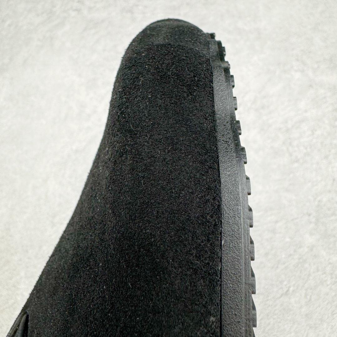 图片[11]-＃GD广顶 BALENCIAGA Sunday Mules 巴黎世家包头五指鞋 灵感正是源自于勃肯最具标志性的鞋款 Boston 无论是圆润的包头设计 还是脚背的搭扣 这些标志性元素均得以保留 只是鞋头被魔改为 BALENCIAGA 近两年颇具辨识度的五指轮廓 极具致敬玩味 或许是因为外观与原版过于相似 再加上 BALENCIAGA 的独特审美风格加持 Sunday Mule 无疑是将勃肯鞋的热度提升了一个层次 尺码：35 36 37 38 39 40 41 42 43 44 45-选品中心