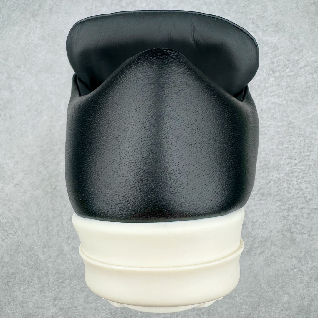 图片[8]-＃GD广顶 Rick Owens FW23 LUXOR 瑞克·欧文斯低帮皮面时尚运动板鞋面包鞋 黑白 二级市场已经7K以上 平台客户随意卖四位数 RO广东原厂出品 纯原天花板 原版一比一复刻 冲正绝不翻车 还原度达到百分之98以上 原楦开发纸版版型 ZP拆解原版1：1复模裁片纸版 力求做到0错位 这样才能达到和zp一致的鞋型味道 采用进口cnc数控机床开发对版独家tpu奶香大底 区别于市场所有版本 zp同源定制尼龙布 达到和zp一致手感 原厂进口细纹布 万邦订购原厂高弹粉红色海绵 内里搭配软质细腻羊皮 TPU高密度大底 软硬度透光度高已经测试和原版一致 尺码：39 40 41 42 43 44 45 46-选品中心