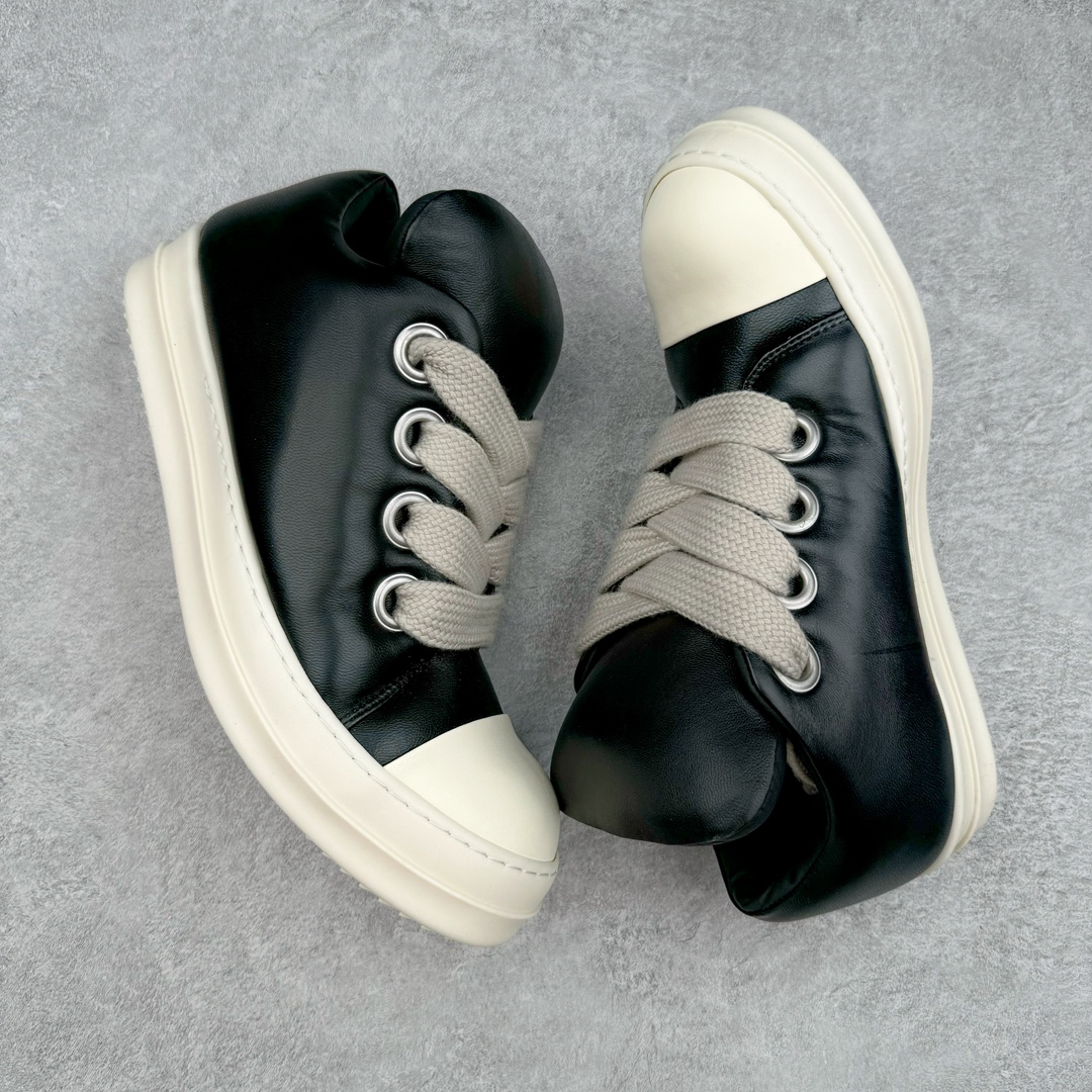 图片[3]-＃GD广顶 Rick Owens FW23 LUXOR 瑞克·欧文斯低帮皮面时尚运动板鞋面包鞋 黑白 二级市场已经7K以上 平台客户随意卖四位数 RO广东原厂出品 纯原天花板 原版一比一复刻 冲正绝不翻车 还原度达到百分之98以上 原楦开发纸版版型 ZP拆解原版1：1复模裁片纸版 力求做到0错位 这样才能达到和zp一致的鞋型味道 采用进口cnc数控机床开发对版独家tpu奶香大底 区别于市场所有版本 zp同源定制尼龙布 达到和zp一致手感 原厂进口细纹布 万邦订购原厂高弹粉红色海绵 内里搭配软质细腻羊皮 TPU高密度大底 软硬度透光度高已经测试和原版一致 尺码：39 40 41 42 43 44 45 46-选品中心