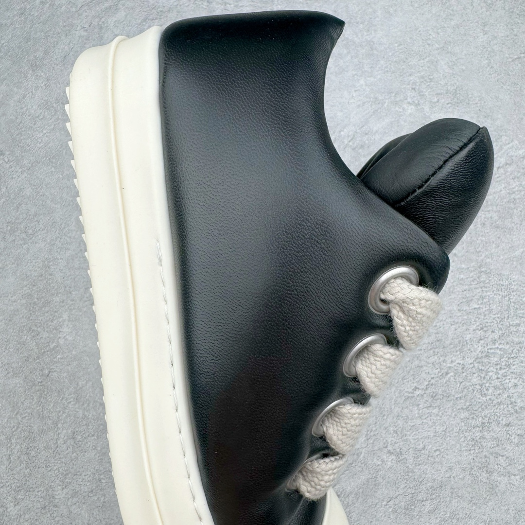 图片[6]-＃GD广顶 Rick Owens FW23 LUXOR 瑞克·欧文斯低帮皮面时尚运动板鞋面包鞋 黑白 二级市场已经7K以上 平台客户随意卖四位数 RO广东原厂出品 纯原天花板 原版一比一复刻 冲正绝不翻车 还原度达到百分之98以上 原楦开发纸版版型 ZP拆解原版1：1复模裁片纸版 力求做到0错位 这样才能达到和zp一致的鞋型味道 采用进口cnc数控机床开发对版独家tpu奶香大底 区别于市场所有版本 zp同源定制尼龙布 达到和zp一致手感 原厂进口细纹布 万邦订购原厂高弹粉红色海绵 内里搭配软质细腻羊皮 TPU高密度大底 软硬度透光度高已经测试和原版一致 尺码：39 40 41 42 43 44 45 46-选品中心