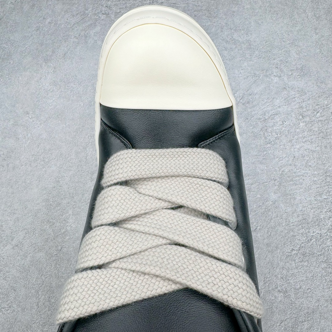 图片[4]-＃GD广顶 Rick Owens FW23 LUXOR 瑞克·欧文斯低帮皮面时尚运动板鞋面包鞋 黑白 二级市场已经7K以上 平台客户随意卖四位数 RO广东原厂出品 纯原天花板 原版一比一复刻 冲正绝不翻车 还原度达到百分之98以上 原楦开发纸版版型 ZP拆解原版1：1复模裁片纸版 力求做到0错位 这样才能达到和zp一致的鞋型味道 采用进口cnc数控机床开发对版独家tpu奶香大底 区别于市场所有版本 zp同源定制尼龙布 达到和zp一致手感 原厂进口细纹布 万邦订购原厂高弹粉红色海绵 内里搭配软质细腻羊皮 TPU高密度大底 软硬度透光度高已经测试和原版一致 尺码：39 40 41 42 43 44 45 46-选品中心