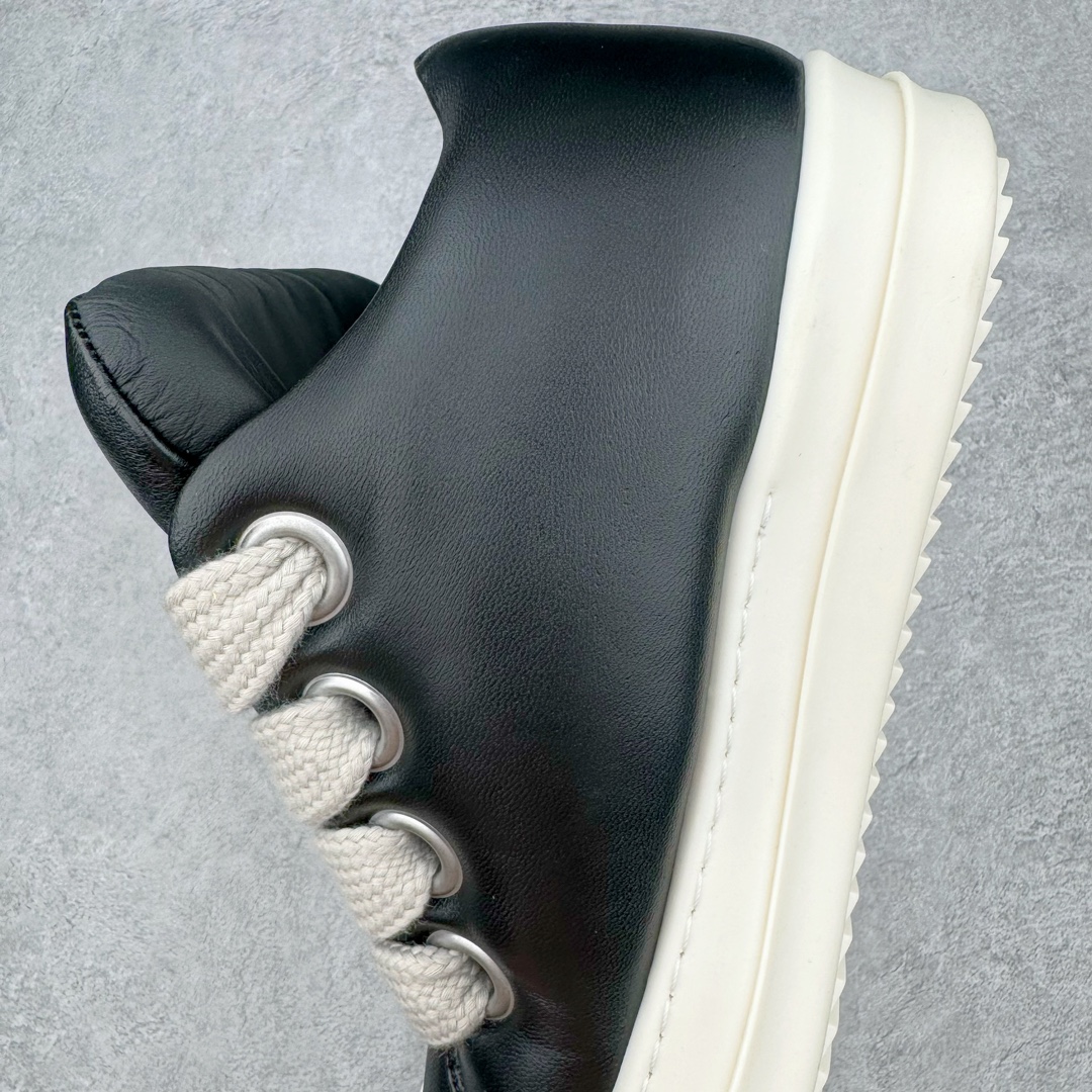图片[7]-＃GD广顶 Rick Owens FW23 LUXOR 瑞克·欧文斯低帮皮面时尚运动板鞋面包鞋 黑白 二级市场已经7K以上 平台客户随意卖四位数 RO广东原厂出品 纯原天花板 原版一比一复刻 冲正绝不翻车 还原度达到百分之98以上 原楦开发纸版版型 ZP拆解原版1：1复模裁片纸版 力求做到0错位 这样才能达到和zp一致的鞋型味道 采用进口cnc数控机床开发对版独家tpu奶香大底 区别于市场所有版本 zp同源定制尼龙布 达到和zp一致手感 原厂进口细纹布 万邦订购原厂高弹粉红色海绵 内里搭配软质细腻羊皮 TPU高密度大底 软硬度透光度高已经测试和原版一致 尺码：39 40 41 42 43 44 45 46-选品中心