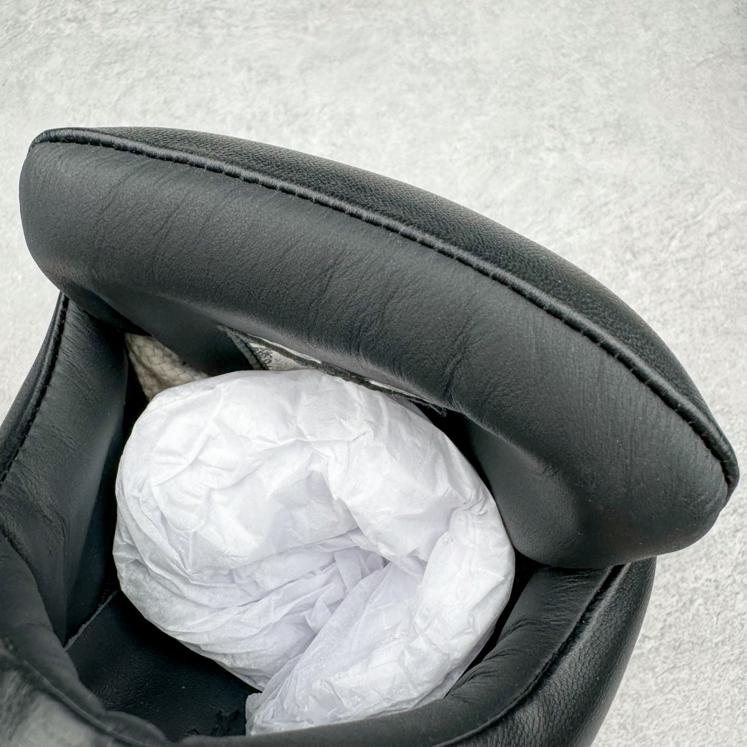 图片[16]-＃GD广顶 Rick Owens FW23 LUXOR 瑞克·欧文斯低帮皮面时尚运动板鞋面包鞋 黑白 二级市场已经7K以上 平台客户随意卖四位数 RO广东原厂出品 纯原天花板 原版一比一复刻 冲正绝不翻车 还原度达到百分之98以上 原楦开发纸版版型 ZP拆解原版1：1复模裁片纸版 力求做到0错位 这样才能达到和zp一致的鞋型味道 采用进口cnc数控机床开发对版独家tpu奶香大底 区别于市场所有版本 zp同源定制尼龙布 达到和zp一致手感 原厂进口细纹布 万邦订购原厂高弹粉红色海绵 内里搭配软质细腻羊皮 TPU高密度大底 软硬度透光度高已经测试和原版一致 尺码：39 40 41 42 43 44 45 46-选品中心