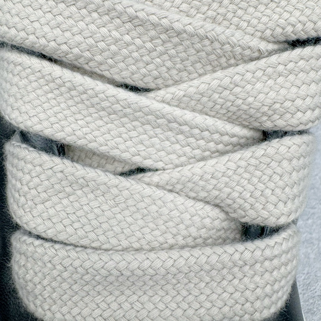 图片[12]-＃GD广顶 Rick Owens FW23 LUXOR 瑞克·欧文斯低帮皮面时尚运动板鞋面包鞋 黑白 二级市场已经7K以上 平台客户随意卖四位数 RO广东原厂出品 纯原天花板 原版一比一复刻 冲正绝不翻车 还原度达到百分之98以上 原楦开发纸版版型 ZP拆解原版1：1复模裁片纸版 力求做到0错位 这样才能达到和zp一致的鞋型味道 采用进口cnc数控机床开发对版独家tpu奶香大底 区别于市场所有版本 zp同源定制尼龙布 达到和zp一致手感 原厂进口细纹布 万邦订购原厂高弹粉红色海绵 内里搭配软质细腻羊皮 TPU高密度大底 软硬度透光度高已经测试和原版一致 尺码：39 40 41 42 43 44 45 46-选品中心