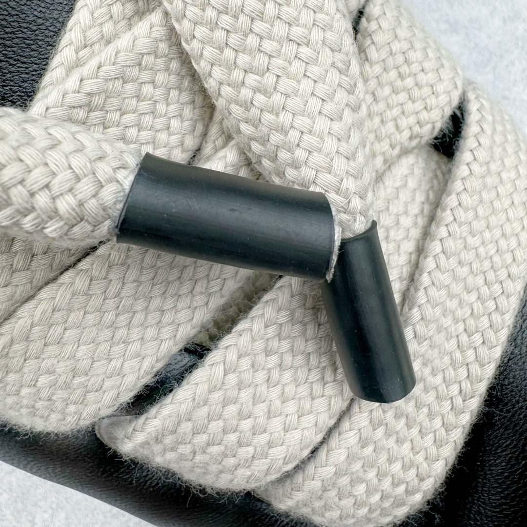 图片[19]-＃GD广顶 Rick Owens FW23 LUXOR 瑞克·欧文斯低帮皮面时尚运动板鞋面包鞋 黑白 二级市场已经7K以上 平台客户随意卖四位数 RO广东原厂出品 纯原天花板 原版一比一复刻 冲正绝不翻车 还原度达到百分之98以上 原楦开发纸版版型 ZP拆解原版1：1复模裁片纸版 力求做到0错位 这样才能达到和zp一致的鞋型味道 采用进口cnc数控机床开发对版独家tpu奶香大底 区别于市场所有版本 zp同源定制尼龙布 达到和zp一致手感 原厂进口细纹布 万邦订购原厂高弹粉红色海绵 内里搭配软质细腻羊皮 TPU高密度大底 软硬度透光度高已经测试和原版一致 尺码：39 40 41 42 43 44 45 46-选品中心