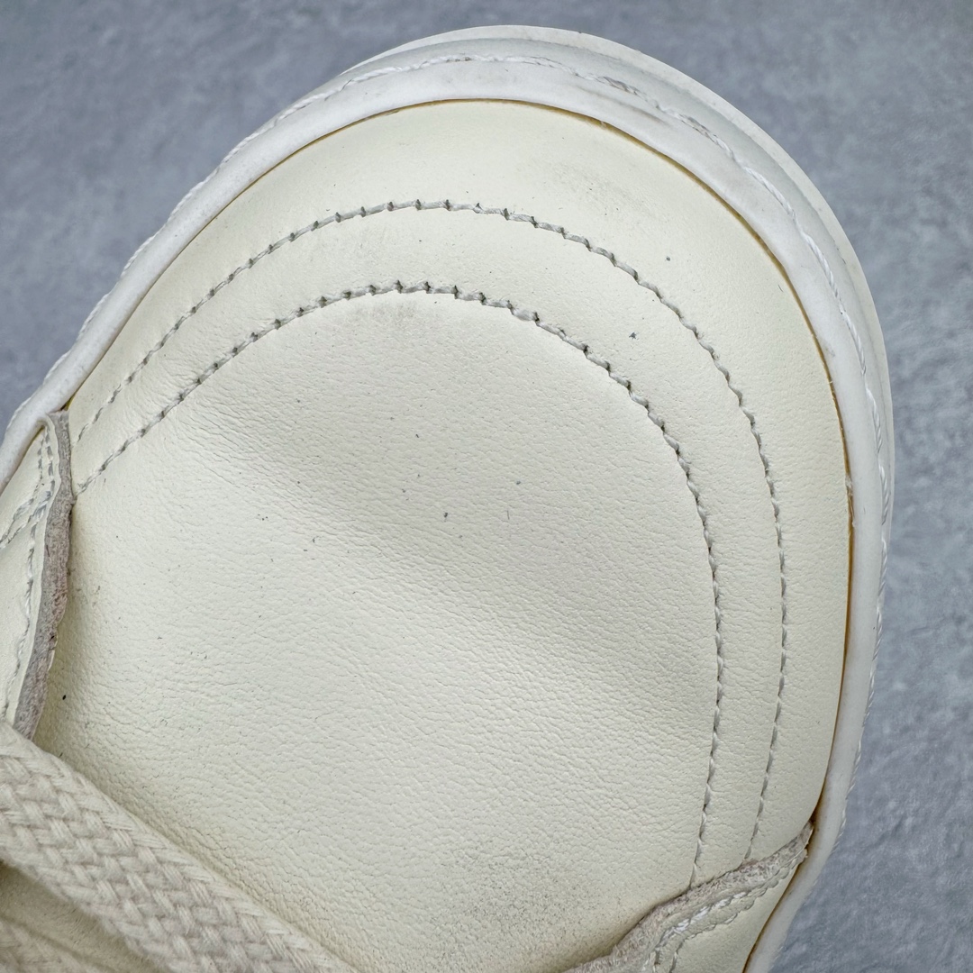 图片[22]-＃GD广顶 Rick Owens Edfu 瑞克·欧文斯低帮皮面时尚运动板鞋 奶白 二级市场已经7K以上 平台客户随意卖四位数 RO广东原厂出品 纯原天花板 原版一比一复刻 冲正绝不翻车 还原度达到百分之98以上 原楦开发纸版版型 ZP拆解原版1：1复模裁片纸版 力求做到0错位 这样才能达到和zp一致的鞋型味道 采用进口cnc数控机床开发对版独家tpu奶香大底 区别于市场所有版本 zp同源全头层粒面小牛皮 达到和zp一致手感 原厂进口细纹布 万邦订购原厂高弹粉红色海绵 内里搭配软质细腻羊皮 TPU高密度大底 软硬度透光度高已经测试和原版一致 尺码：39 40 41 42 43 44 45 46-选品中心