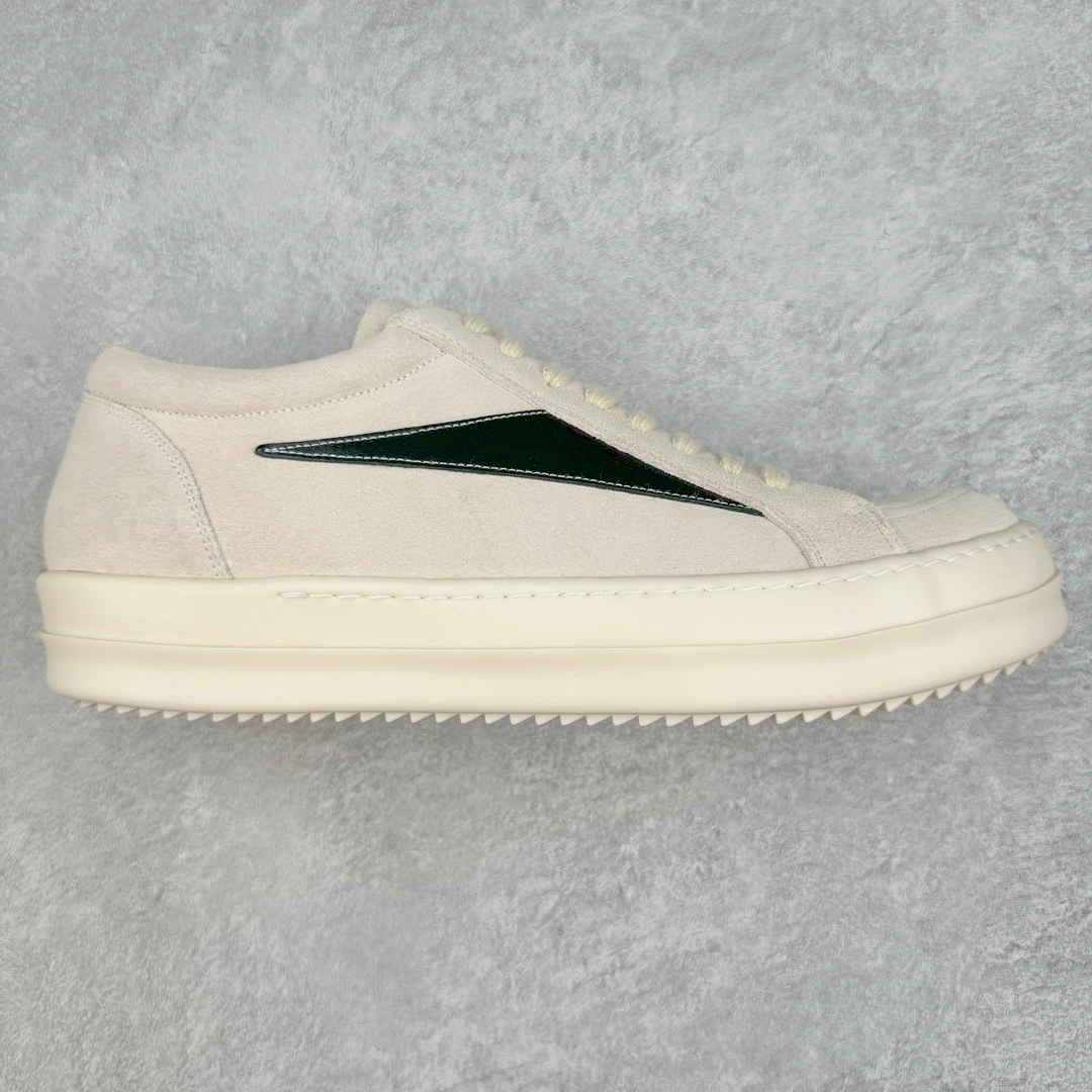 ＃GD广顶 Rick Owens Edfu 瑞克·欧文斯低帮皮面时尚运动板鞋 二级市场已经7K以上 平台客户随意卖四位数 RO广东原厂出品 纯原天花板 原版一比一复刻 冲正绝不翻车 还原度达到百分之98以上 原楦开发纸版版型 ZP拆解原版1：1复模裁片纸版 力求做到0错位 这样才能达到和zp一致的鞋型味道 采用进口cnc数控机床开发对版独家tpu奶香大底 区别于市场所有版本 zp同源全头层粒面小牛皮 达到和zp一致手感 原厂进口细纹布 万邦订购原厂高弹粉红色海绵 内里搭配软质细腻羊皮 TPU高密度大底 软硬度透光度高已经测试和原版一致 尺码：39 40 41 42 43 44 45 46-选品中心