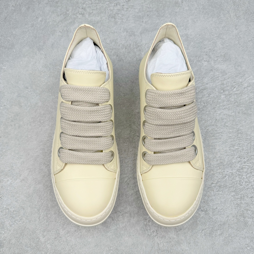 图片[2]-＃GD广顶 Rick Owens Drkshdw 瑞克·欧文斯低帮皮面时尚运动板鞋 奶白 二级市场已经7K以上 平台客户随意卖四位数 RO广东原厂出品 纯原天花板 原版一比一复刻 冲正绝不翻车 还原度达到百分之98以上 原楦开发纸版版型 ZP拆解原版1：1复模裁片纸版 力求做到0错位 这样才能达到和zp一致的鞋型味道 采用进口cnc数控机床开发对版独家tpu奶香大底 区别于市场所有版本 zp同源全头层粒面小牛皮 达到和zp一致手感 原厂进口细纹布 万邦订购原厂高弹粉红色海绵 内里搭配软质细腻羊皮 TPU高密度大底 软硬度透光度高已经测试和原版一致 尺码：39 40 41 42 43 44 45 46-选品中心