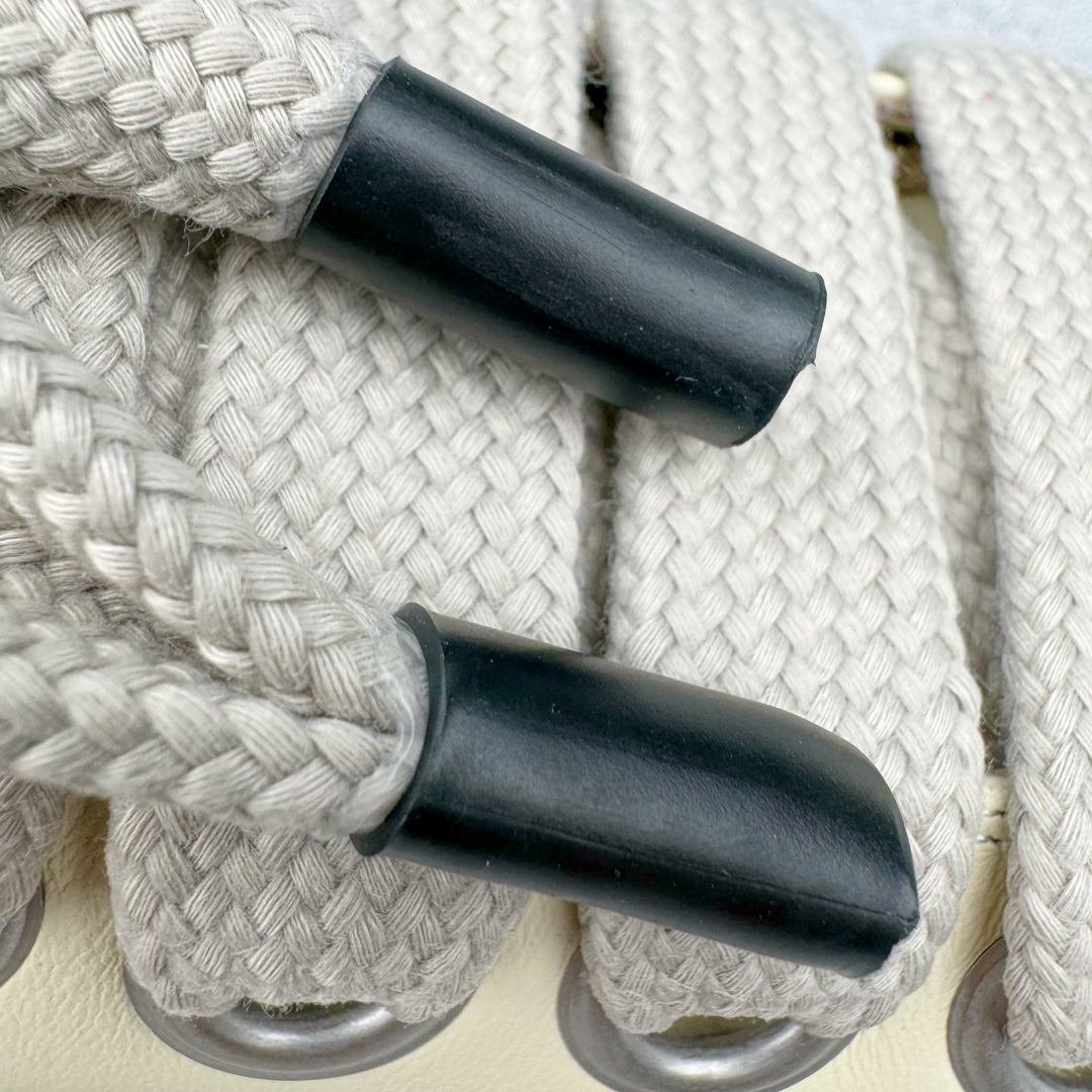 图片[12]-＃GD广顶 Rick Owens Drkshdw 瑞克·欧文斯低帮皮面时尚运动板鞋 奶白 二级市场已经7K以上 平台客户随意卖四位数 RO广东原厂出品 纯原天花板 原版一比一复刻 冲正绝不翻车 还原度达到百分之98以上 原楦开发纸版版型 ZP拆解原版1：1复模裁片纸版 力求做到0错位 这样才能达到和zp一致的鞋型味道 采用进口cnc数控机床开发对版独家tpu奶香大底 区别于市场所有版本 zp同源全头层粒面小牛皮 达到和zp一致手感 原厂进口细纹布 万邦订购原厂高弹粉红色海绵 内里搭配软质细腻羊皮 TPU高密度大底 软硬度透光度高已经测试和原版一致 尺码：39 40 41 42 43 44 45 46-选品中心