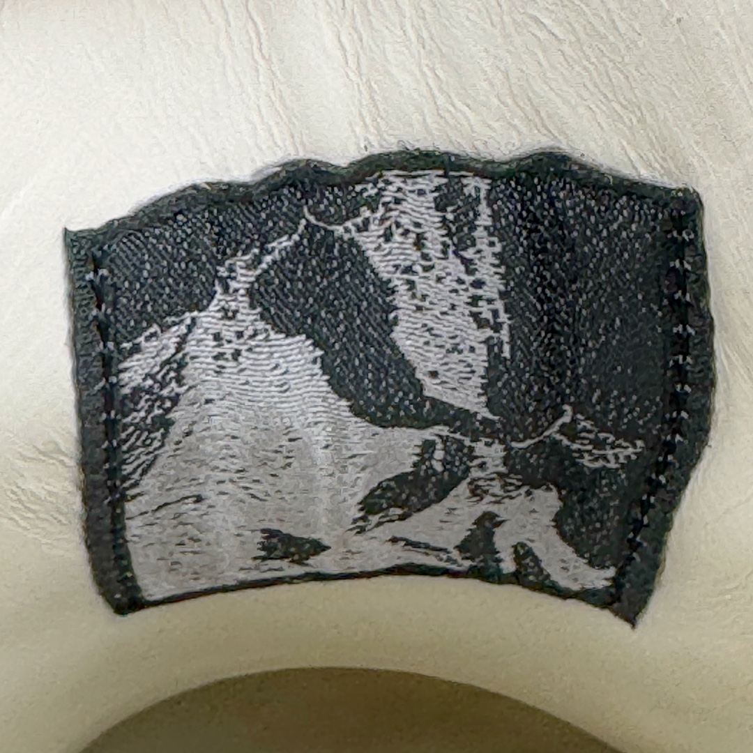 图片[10]-＃GD广顶 Rick Owens Drkshdw 瑞克·欧文斯低帮皮面时尚运动板鞋 奶白 二级市场已经7K以上 平台客户随意卖四位数 RO广东原厂出品 纯原天花板 原版一比一复刻 冲正绝不翻车 还原度达到百分之98以上 原楦开发纸版版型 ZP拆解原版1：1复模裁片纸版 力求做到0错位 这样才能达到和zp一致的鞋型味道 采用进口cnc数控机床开发对版独家tpu奶香大底 区别于市场所有版本 zp同源全头层粒面小牛皮 达到和zp一致手感 原厂进口细纹布 万邦订购原厂高弹粉红色海绵 内里搭配软质细腻羊皮 TPU高密度大底 软硬度透光度高已经测试和原版一致 尺码：39 40 41 42 43 44 45 46-选品中心