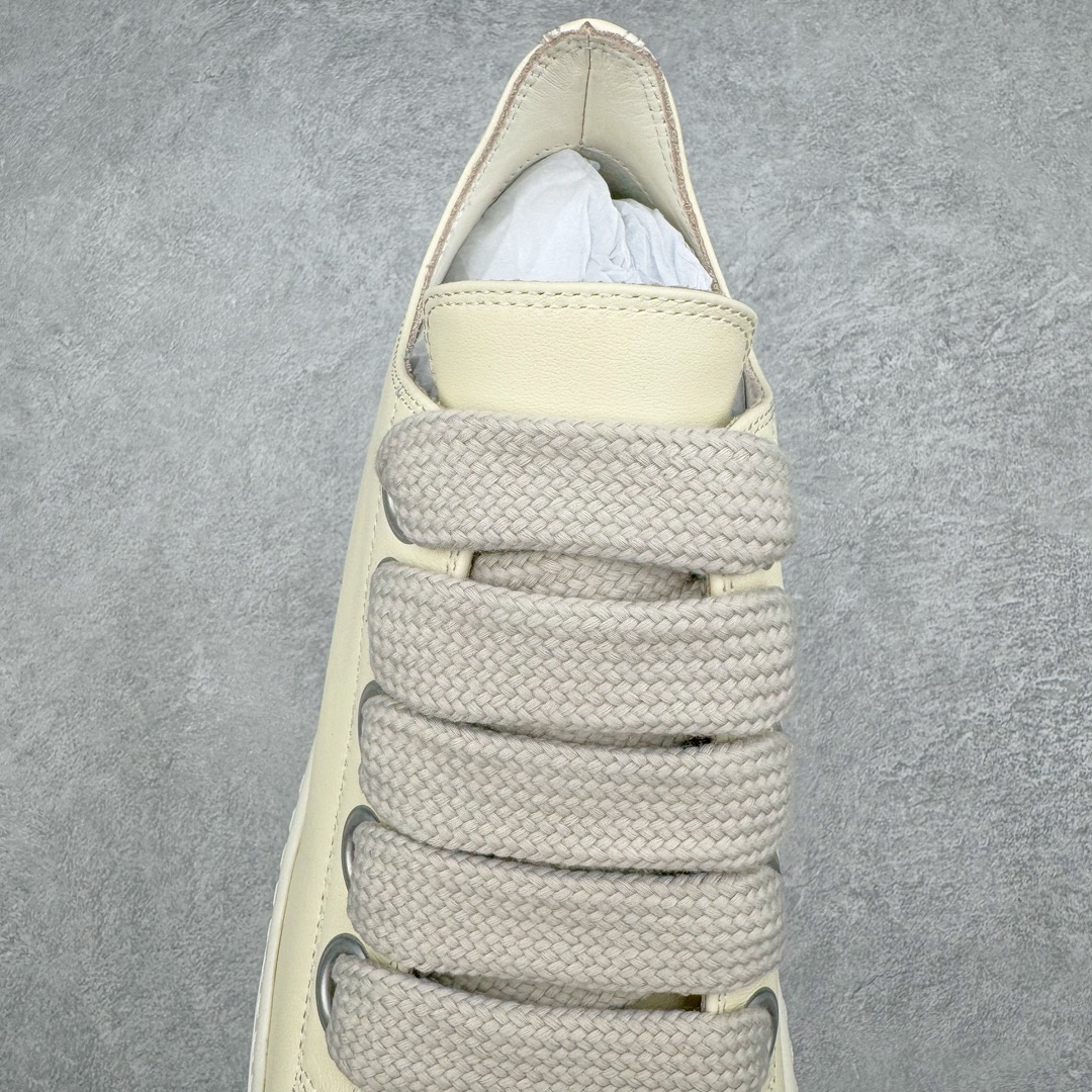 图片[5]-＃GD广顶 Rick Owens Drkshdw 瑞克·欧文斯低帮皮面时尚运动板鞋 奶白 二级市场已经7K以上 平台客户随意卖四位数 RO广东原厂出品 纯原天花板 原版一比一复刻 冲正绝不翻车 还原度达到百分之98以上 原楦开发纸版版型 ZP拆解原版1：1复模裁片纸版 力求做到0错位 这样才能达到和zp一致的鞋型味道 采用进口cnc数控机床开发对版独家tpu奶香大底 区别于市场所有版本 zp同源全头层粒面小牛皮 达到和zp一致手感 原厂进口细纹布 万邦订购原厂高弹粉红色海绵 内里搭配软质细腻羊皮 TPU高密度大底 软硬度透光度高已经测试和原版一致 尺码：39 40 41 42 43 44 45 46-选品中心