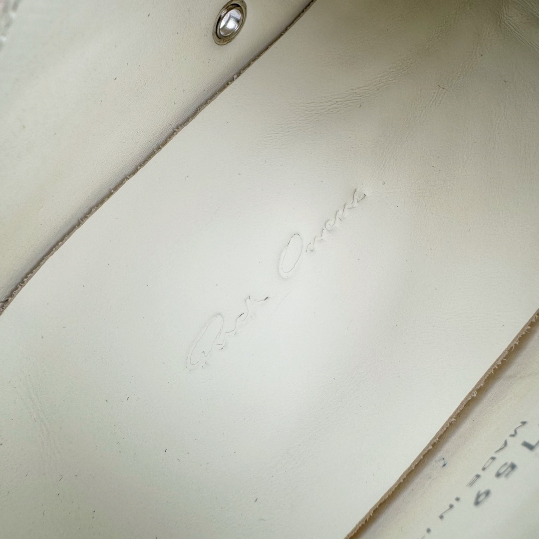 图片[11]-＃GD广顶 Rick Owens Drkshdw 瑞克·欧文斯低帮皮面时尚运动板鞋 奶白 二级市场已经7K以上 平台客户随意卖四位数 RO广东原厂出品 纯原天花板 原版一比一复刻 冲正绝不翻车 还原度达到百分之98以上 原楦开发纸版版型 ZP拆解原版1：1复模裁片纸版 力求做到0错位 这样才能达到和zp一致的鞋型味道 采用进口cnc数控机床开发对版独家tpu奶香大底 区别于市场所有版本 zp同源全头层粒面小牛皮 达到和zp一致手感 原厂进口细纹布 万邦订购原厂高弹粉红色海绵 内里搭配软质细腻羊皮 TPU高密度大底 软硬度透光度高已经测试和原版一致 尺码：39 40 41 42 43 44 45 46-选品中心