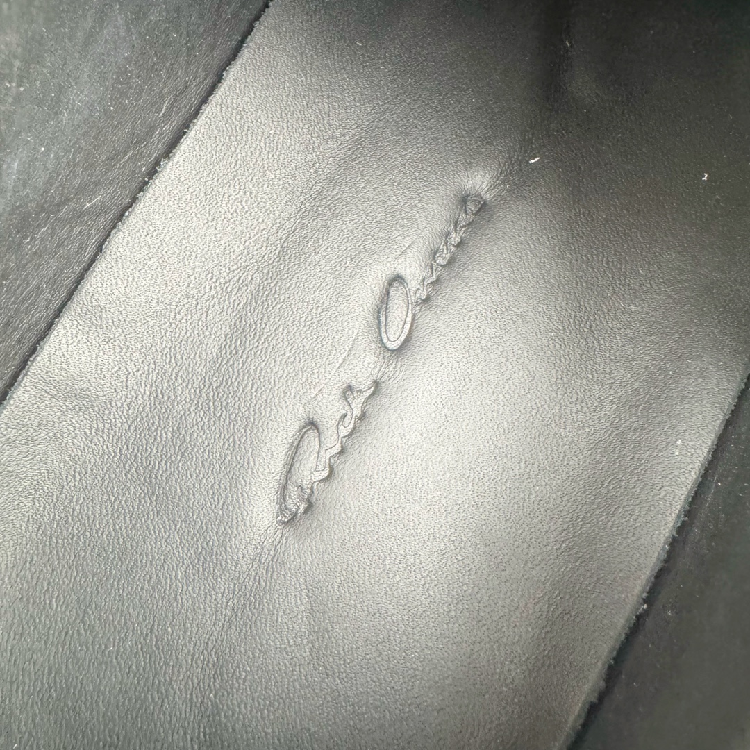 图片[11]-＃GD广顶 Rick Owens Edfu 瑞克·欧文斯低帮皮面时尚运动板鞋 二级市场已经7K以上 平台客户随意卖四位数 RO广东原厂出品 纯原天花板 原版一比一复刻 冲正绝不翻车 还原度达到百分之98以上 原楦开发纸版版型 ZP拆解原版1：1复模裁片纸版 力求做到0错位 这样才能达到和zp一致的鞋型味道 采用进口cnc数控机床开发对版独家tpu奶香大底 区别于市场所有版本 zp同源全头层粒面小牛皮 达到和zp一致手感 原厂进口细纹布 万邦订购原厂高弹粉红色海绵 内里搭配软质细腻羊皮 TPU高密度大底 软硬度透光度高已经测试和原版一致 尺码：39 40 41 42 43 44 45 46-选品中心