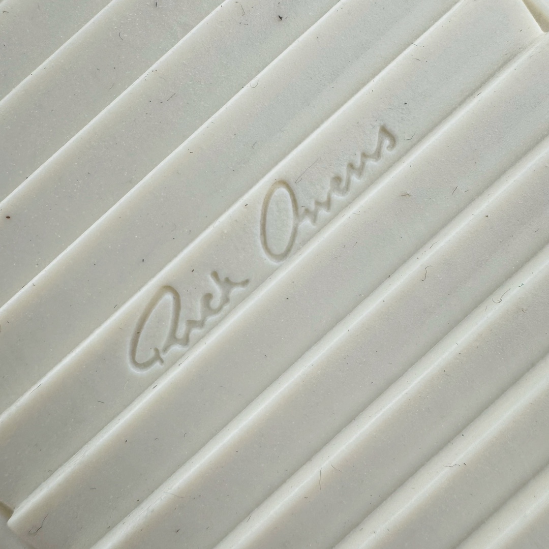 图片[22]-＃GD广顶 Rick Owens Edfu 瑞克·欧文斯低帮皮面时尚运动板鞋 二级市场已经7K以上 平台客户随意卖四位数 RO广东原厂出品 纯原天花板 原版一比一复刻 冲正绝不翻车 还原度达到百分之98以上 原楦开发纸版版型 ZP拆解原版1：1复模裁片纸版 力求做到0错位 这样才能达到和zp一致的鞋型味道 采用进口cnc数控机床开发对版独家tpu奶香大底 区别于市场所有版本 zp同源全头层粒面小牛皮 达到和zp一致手感 原厂进口细纹布 万邦订购原厂高弹粉红色海绵 内里搭配软质细腻羊皮 TPU高密度大底 软硬度透光度高已经测试和原版一致 尺码：39 40 41 42 43 44 45 46-选品中心