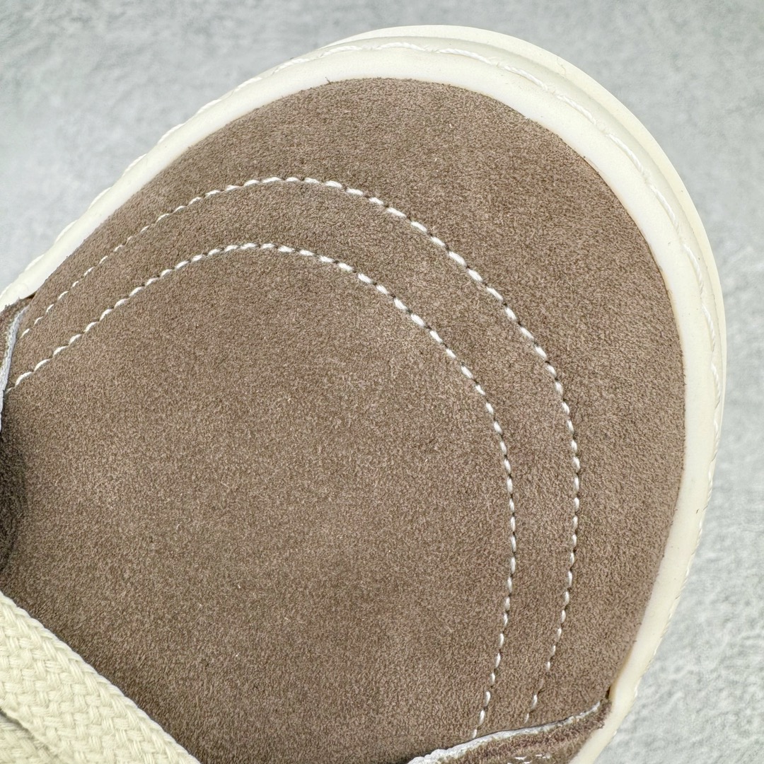 图片[14]-＃GD广顶 Rick Owens Edfu 瑞克·欧文斯低帮皮面时尚运动板鞋 二级市场已经7K以上 平台客户随意卖四位数 RO广东原厂出品 纯原天花板 原版一比一复刻 冲正绝不翻车 还原度达到百分之98以上 原楦开发纸版版型 ZP拆解原版1：1复模裁片纸版 力求做到0错位 这样才能达到和zp一致的鞋型味道 采用进口cnc数控机床开发对版独家tpu奶香大底 区别于市场所有版本 zp同源全头层粒面小牛皮 达到和zp一致手感 原厂进口细纹布 万邦订购原厂高弹粉红色海绵 内里搭配软质细腻羊皮 TPU高密度大底 软硬度透光度高已经测试和原版一致 尺码：39 40 41 42 43 44 45 46-选品中心