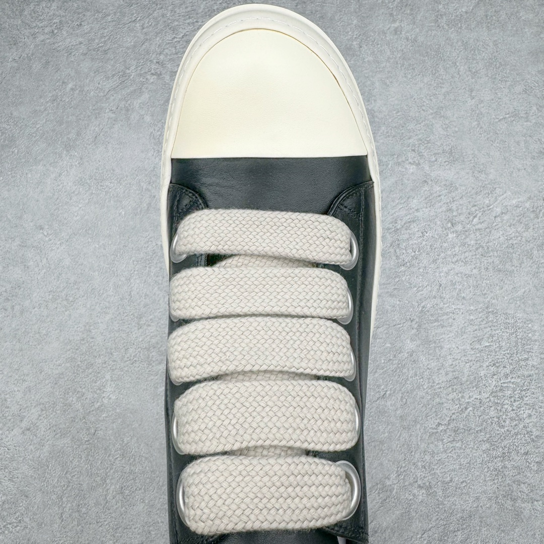 图片[4]-＃GD广顶 Rick Owens Drkshdw 瑞克·欧文斯低帮皮面时尚运动板鞋 黑白 二级市场已经7K以上 平台客户随意卖四位数 RO广东原厂出品 纯原天花板 原版一比一复刻 冲正绝不翻车 还原度达到百分之98以上 原楦开发纸版版型 ZP拆解原版1：1复模裁片纸版 力求做到0错位 这样才能达到和zp一致的鞋型味道 采用进口cnc数控机床开发对版独家tpu奶香大底 区别于市场所有版本 zp同源全头层粒面小牛皮 达到和zp一致手感 原厂进口细纹布 万邦订购原厂高弹粉红色海绵 内里搭配软质细腻羊皮 TPU高密度大底 软硬度透光度高已经测试和原版一致 尺码：39 40 41 42 43 44 45 46-选品中心