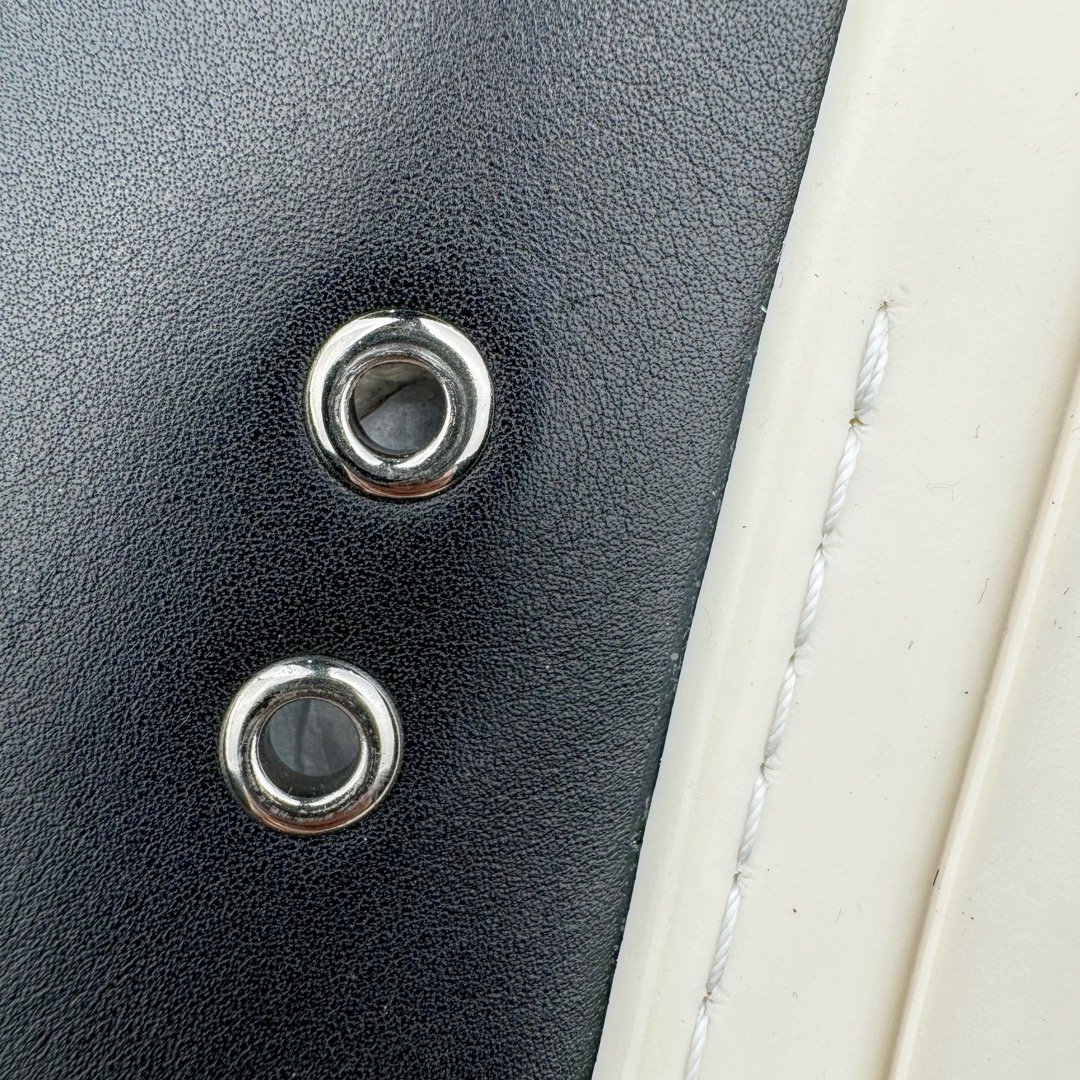 图片[10]-＃GD广顶 Rick Owens Drkshdw 瑞克·欧文斯低帮皮面时尚运动板鞋 黑白 二级市场已经7K以上 平台客户随意卖四位数 RO广东原厂出品 纯原天花板 原版一比一复刻 冲正绝不翻车 还原度达到百分之98以上 原楦开发纸版版型 ZP拆解原版1：1复模裁片纸版 力求做到0错位 这样才能达到和zp一致的鞋型味道 采用进口cnc数控机床开发对版独家tpu奶香大底 区别于市场所有版本 zp同源全头层粒面小牛皮 达到和zp一致手感 原厂进口细纹布 万邦订购原厂高弹粉红色海绵 内里搭配软质细腻羊皮 TPU高密度大底 软硬度透光度高已经测试和原版一致 尺码：39 40 41 42 43 44 45 46-选品中心