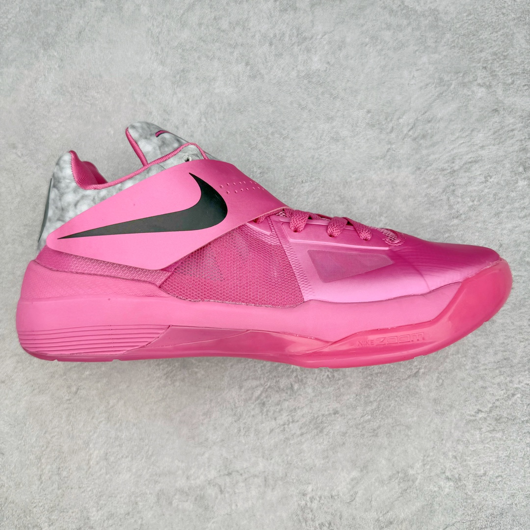 ＃K版纯原 NK KD Ⅳ 杜兰特4代实战篮球鞋 乳腺癌粉 473679-601 绝迹单品 实战神鞋 Sneaker鞋柜必备 为了应杜兰特追求鞋子轻质 包裹强的要求 将轻盈的Hyperfuse 鞋面与Adaptive Fit黏扣带系统完美结合 大大提升了鞋子的包裏性能 同时鞋帮的高度也达到了杜兰特球鞋的新低 极大程度的解放了脚踝 搭配前掌的Zoom气垫 突破响应非常迅速 外底使用了闪电状的纹路设计 暗合杜兰特的称号 鞋底不规则纹路设计 带来良好的抓地力 尺码：40 40.5 41 42 42.5 43 44 44.5 45 46\\r-选品中心