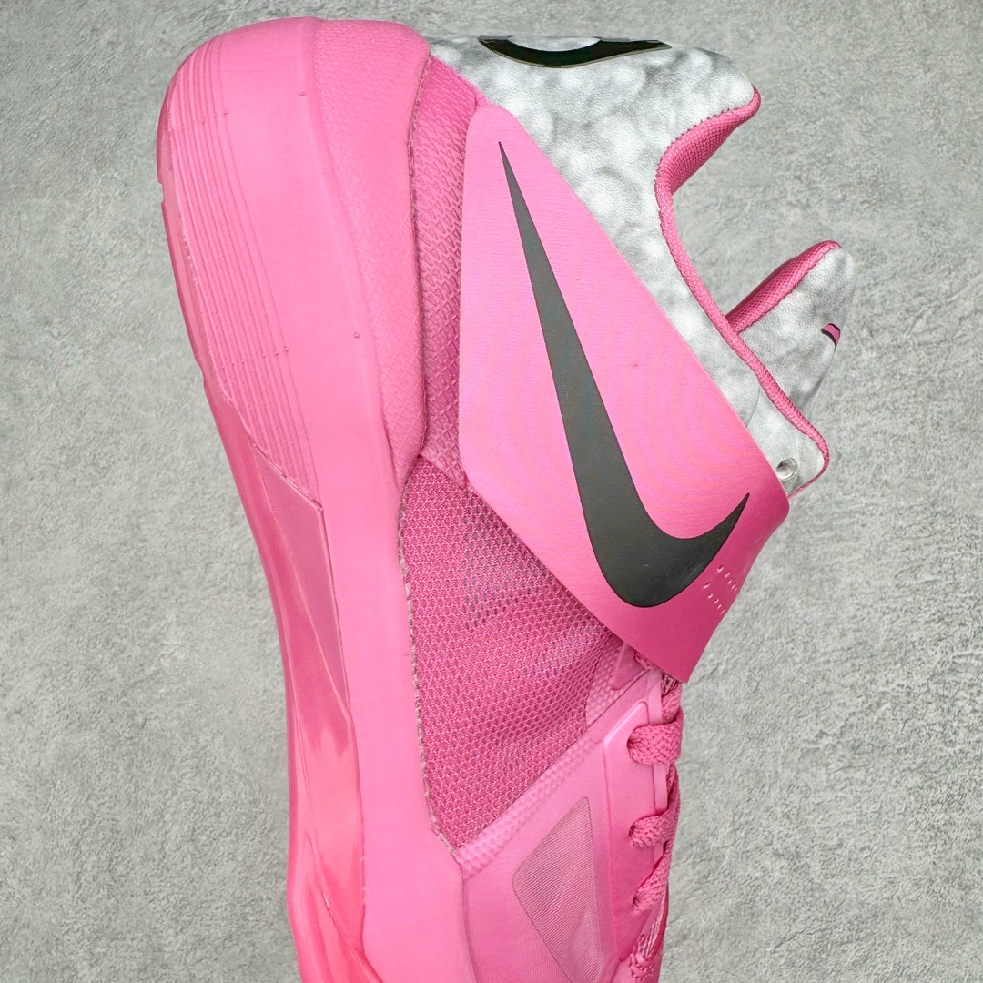 图片[6]-＃K版纯原 NK KD Ⅳ 杜兰特4代实战篮球鞋 乳腺癌粉 473679-601 绝迹单品 实战神鞋 Sneaker鞋柜必备 为了应杜兰特追求鞋子轻质 包裹强的要求 将轻盈的Hyperfuse 鞋面与Adaptive Fit黏扣带系统完美结合 大大提升了鞋子的包裏性能 同时鞋帮的高度也达到了杜兰特球鞋的新低 极大程度的解放了脚踝 搭配前掌的Zoom气垫 突破响应非常迅速 外底使用了闪电状的纹路设计 暗合杜兰特的称号 鞋底不规则纹路设计 带来良好的抓地力 尺码：40 40.5 41 42 42.5 43 44 44.5 45 46\\r-选品中心