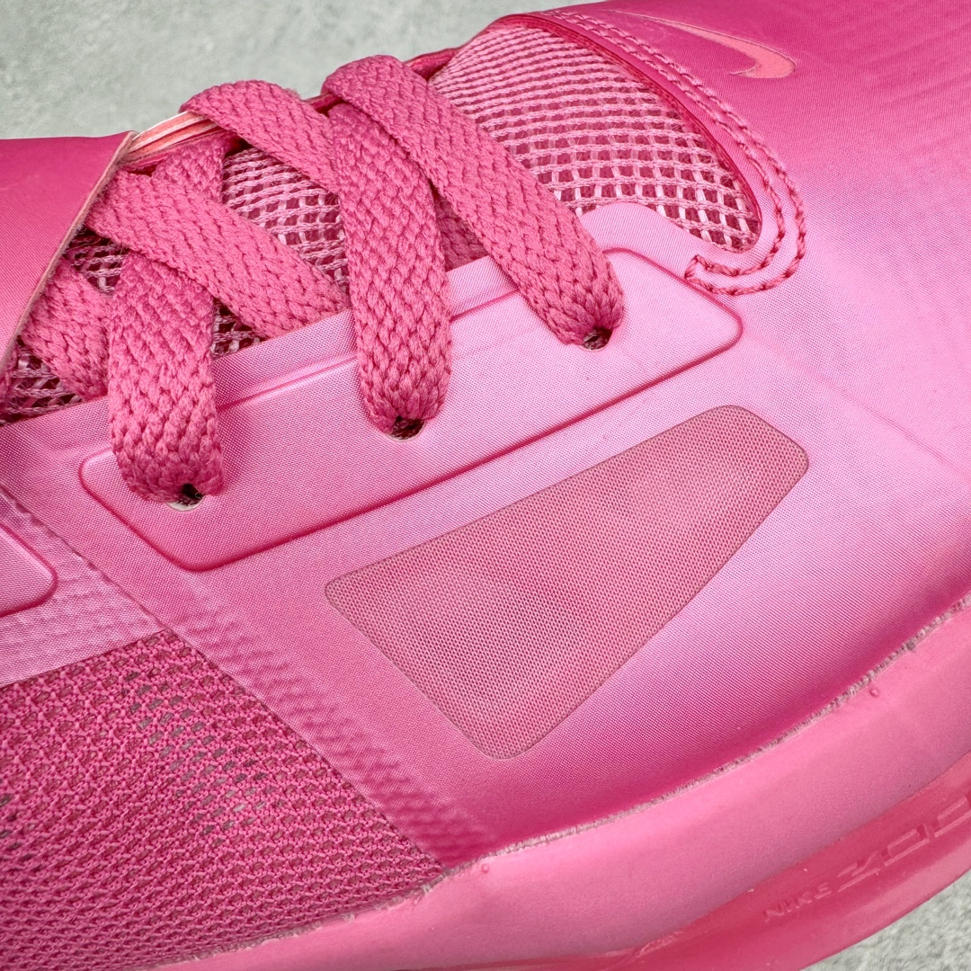 图片[19]-＃K版纯原 NK KD Ⅳ 杜兰特4代实战篮球鞋 乳腺癌粉 473679-601 绝迹单品 实战神鞋 Sneaker鞋柜必备 为了应杜兰特追求鞋子轻质 包裹强的要求 将轻盈的Hyperfuse 鞋面与Adaptive Fit黏扣带系统完美结合 大大提升了鞋子的包裏性能 同时鞋帮的高度也达到了杜兰特球鞋的新低 极大程度的解放了脚踝 搭配前掌的Zoom气垫 突破响应非常迅速 外底使用了闪电状的纹路设计 暗合杜兰特的称号 鞋底不规则纹路设计 带来良好的抓地力 尺码：40 40.5 41 42 42.5 43 44 44.5 45 46\\r-选品中心