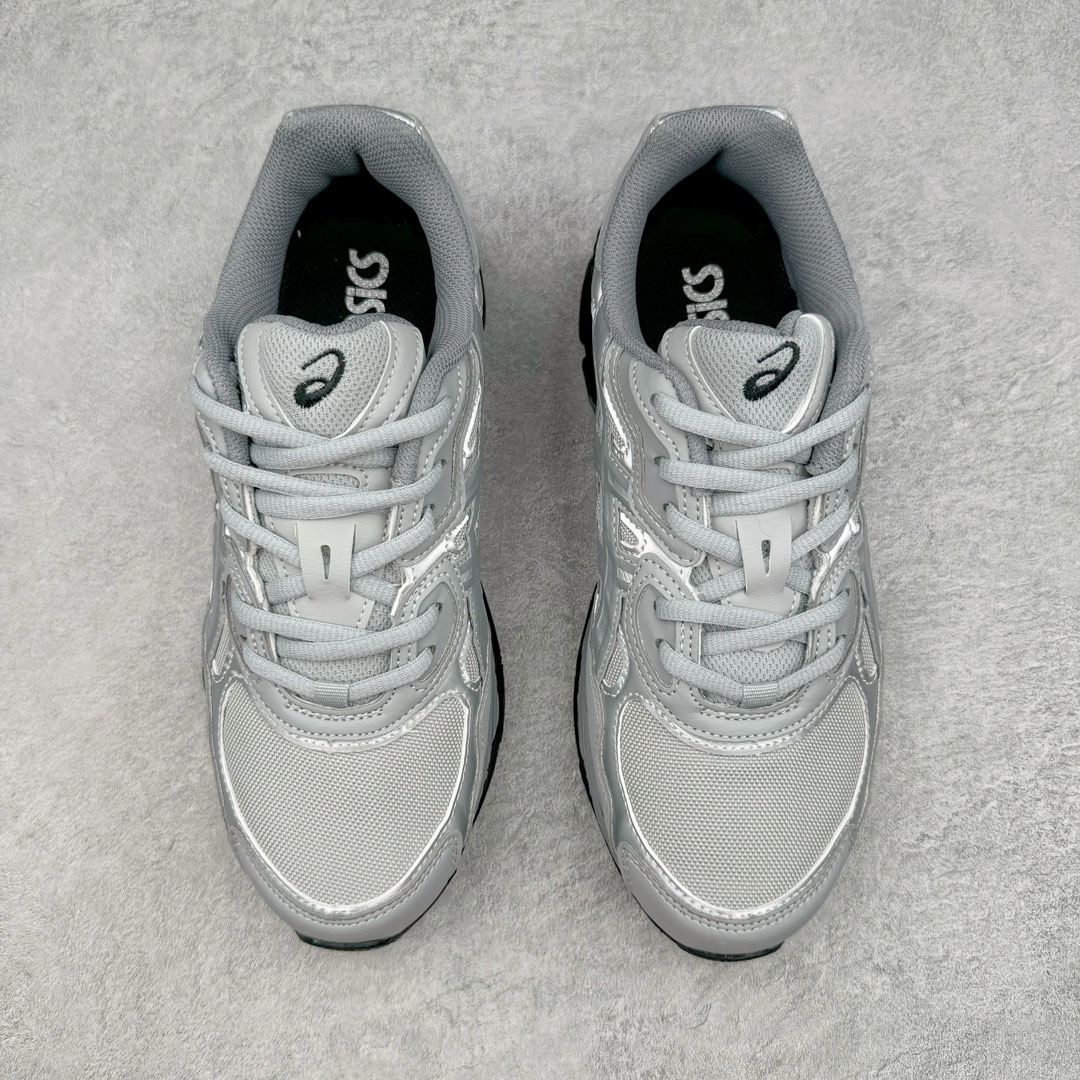 图片[2]-Asics GEL-NYC 亚瑟士防滑耐磨透气低帮运动休闲鞋 GEL-NYC™ 运动鞋的灵感源自传统和现代高性能跑步风格 其鞋面结构参考了 2000 年代初的 GEL-NIMBUS™ 3 鞋 并将其与 MC-PLUS V 设计中的各种装饰融为一体 该工装通过使用 GEL-CUMULUS® 16 鞋的工装系统来对比鞋面的复古风格 通过轻质泡沫和 GEL® 技术嵌入物的结合 这种中底结构有助于创造先进的脚底舒适度 尺码：36 37 37.5 38 39 40.5 41.5 42 42.5 43.5 44 45-选品中心