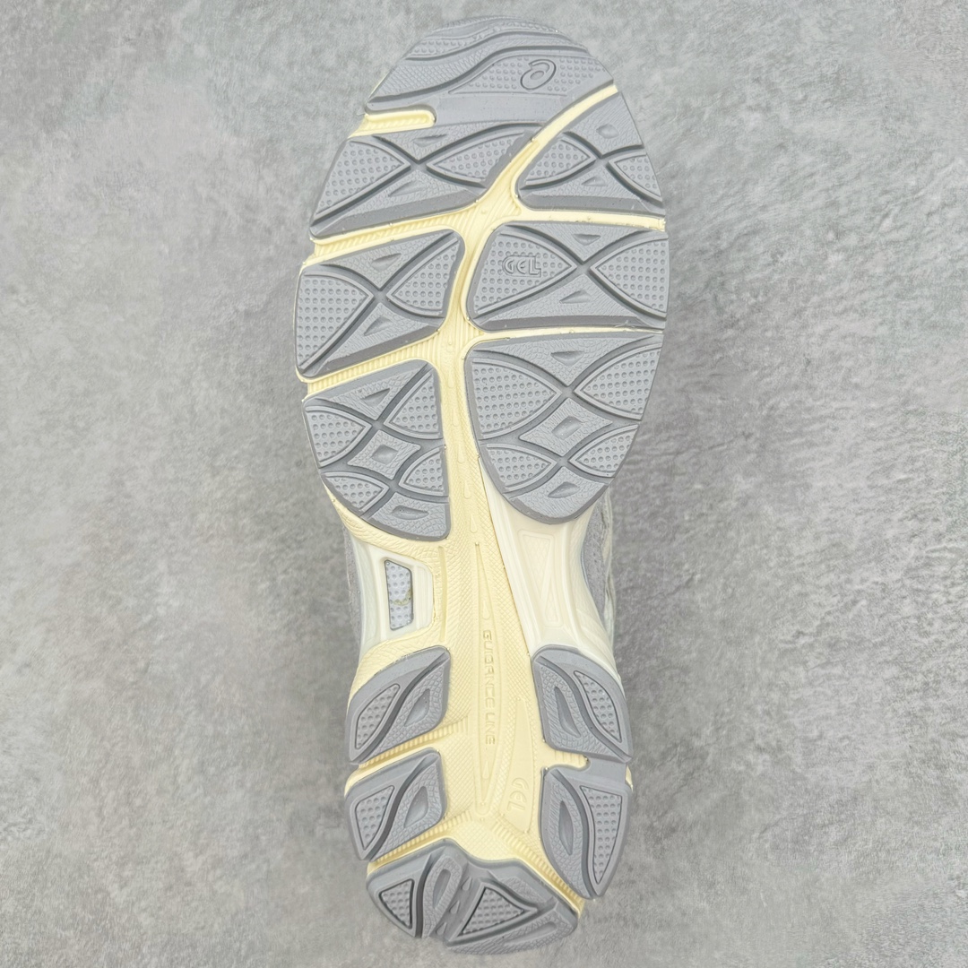 图片[9]-Asics GEL-NYC 亚瑟士防滑耐磨透气低帮运动休闲鞋 GEL-NYC™ 运动鞋的灵感源自传统和现代高性能跑步风格 其鞋面结构参考了 2000 年代初的 GEL-NIMBUS™ 3 鞋 并将其与 MC-PLUS V 设计中的各种装饰融为一体 该工装通过使用 GEL-CUMULUS® 16 鞋的工装系统来对比鞋面的复古风格 通过轻质泡沫和 GEL® 技术嵌入物的结合 这种中底结构有助于创造先进的脚底舒适度 尺码：36 37 37.5 38 39 40.5 41.5 42 42.5 43.5 44 45-选品中心